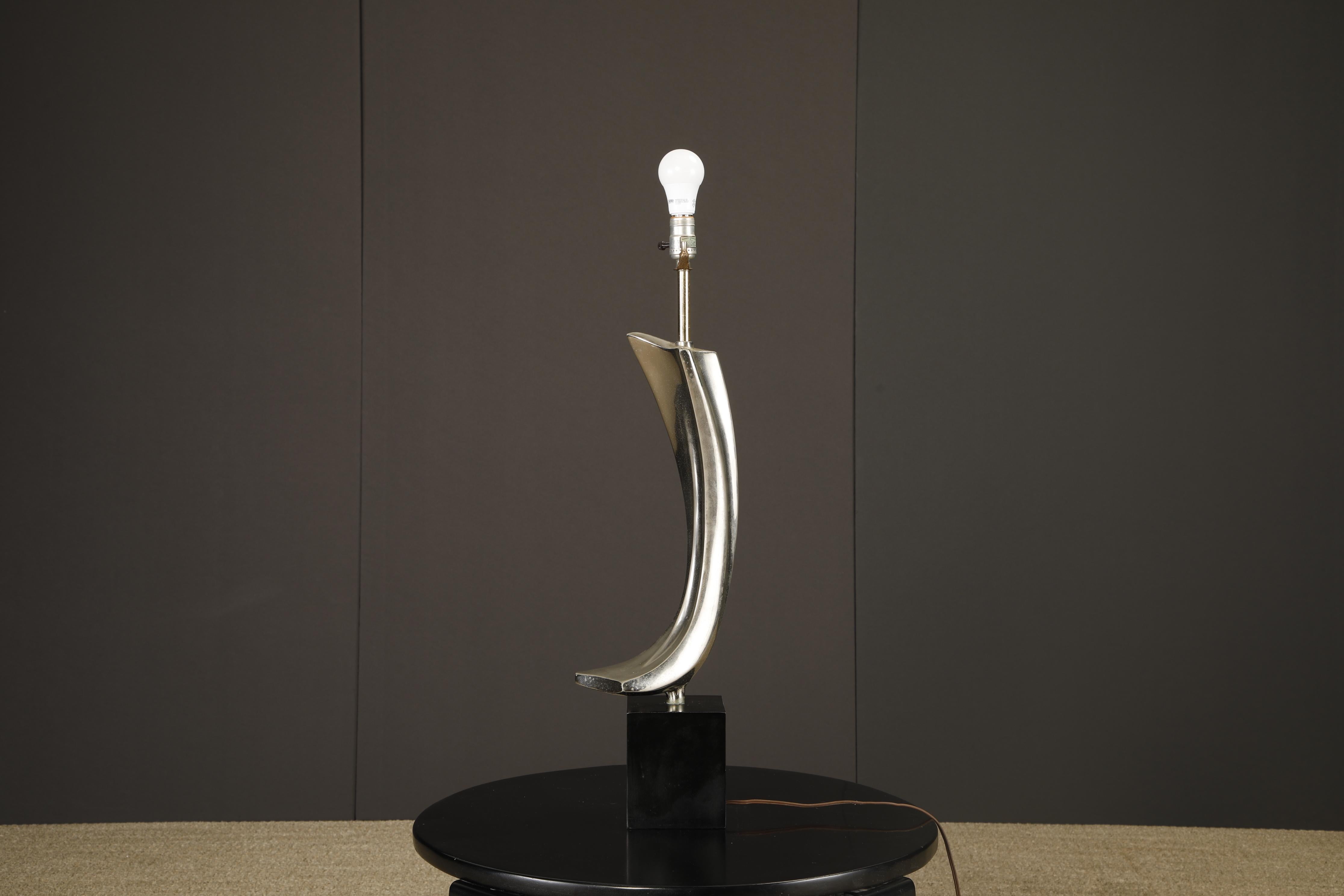 Maurizio Tempestini per Laurel Lamp Co Lampada da tavolo scultorea ad arco in cromo, anni '70 in vendita 1