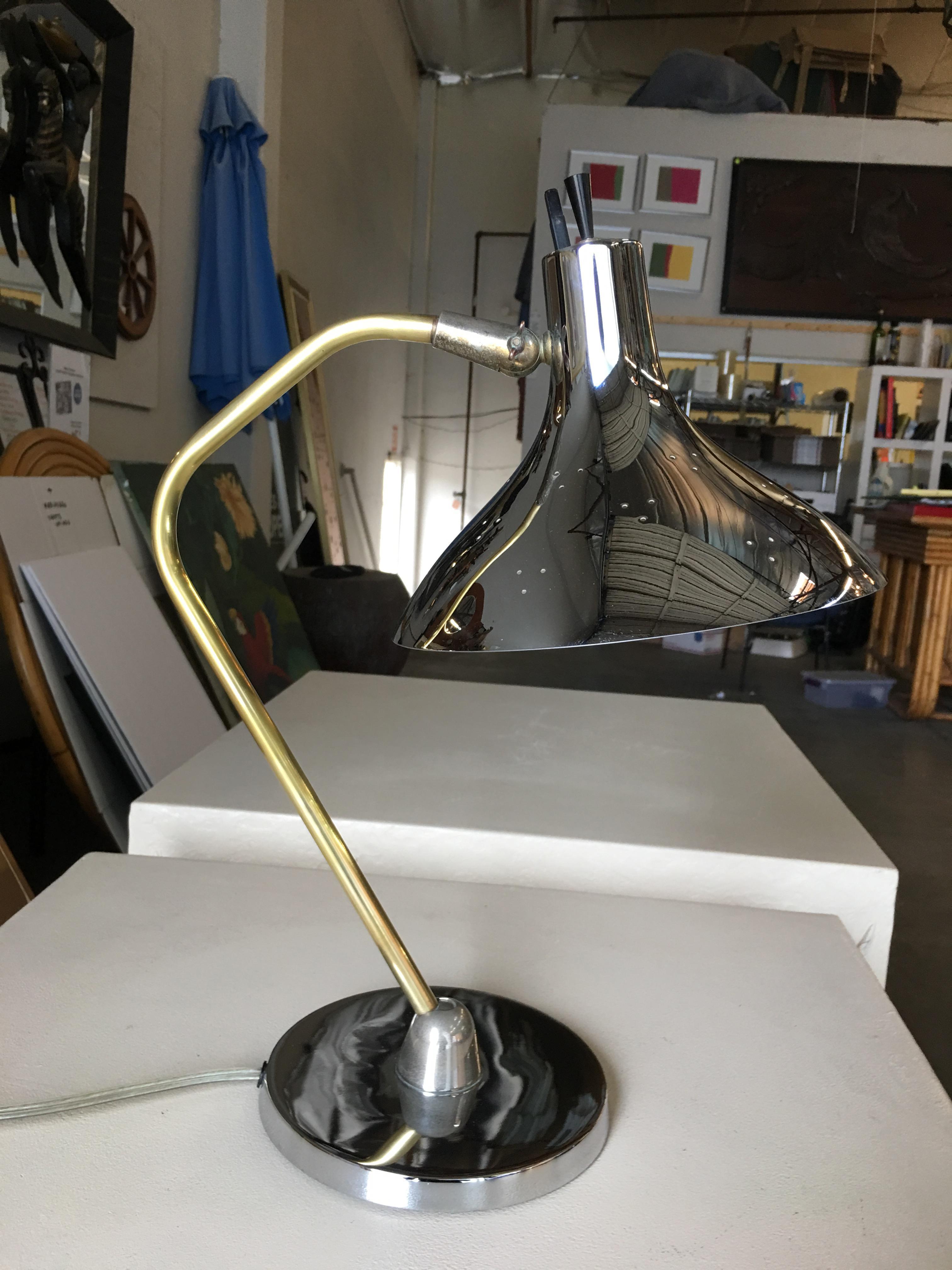 Mid Century Anglepoise Chrome Desk Lamp By Prescolite In Excellent Condition For Sale In Van Nuys, CA