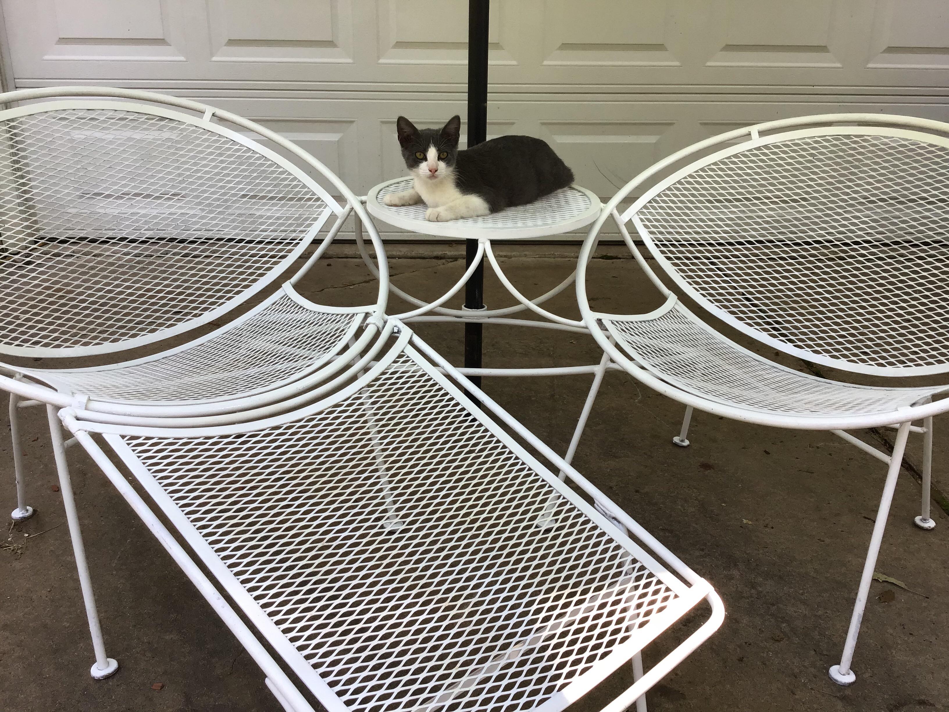 Maurizio Tempestini for Salterini Iron Patio Tete Au Tete Chaise Lounge In Good Condition For Sale In Tulsa, OK