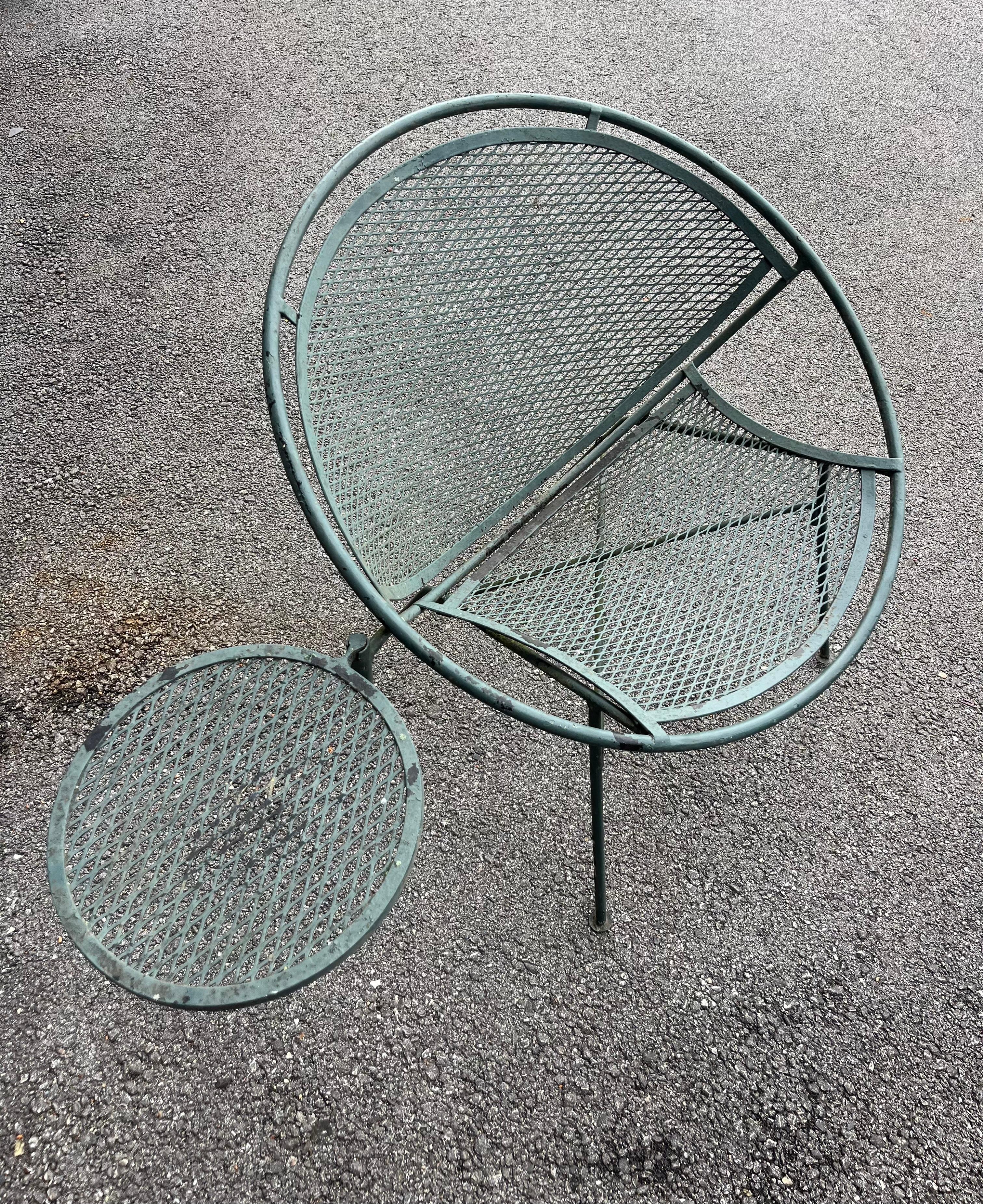 Scarsa poltrona Radar di Maurizio Tempestini con tavolino da cocktail staccabile, 1950 circa.  Tutto originale senza riparazioni