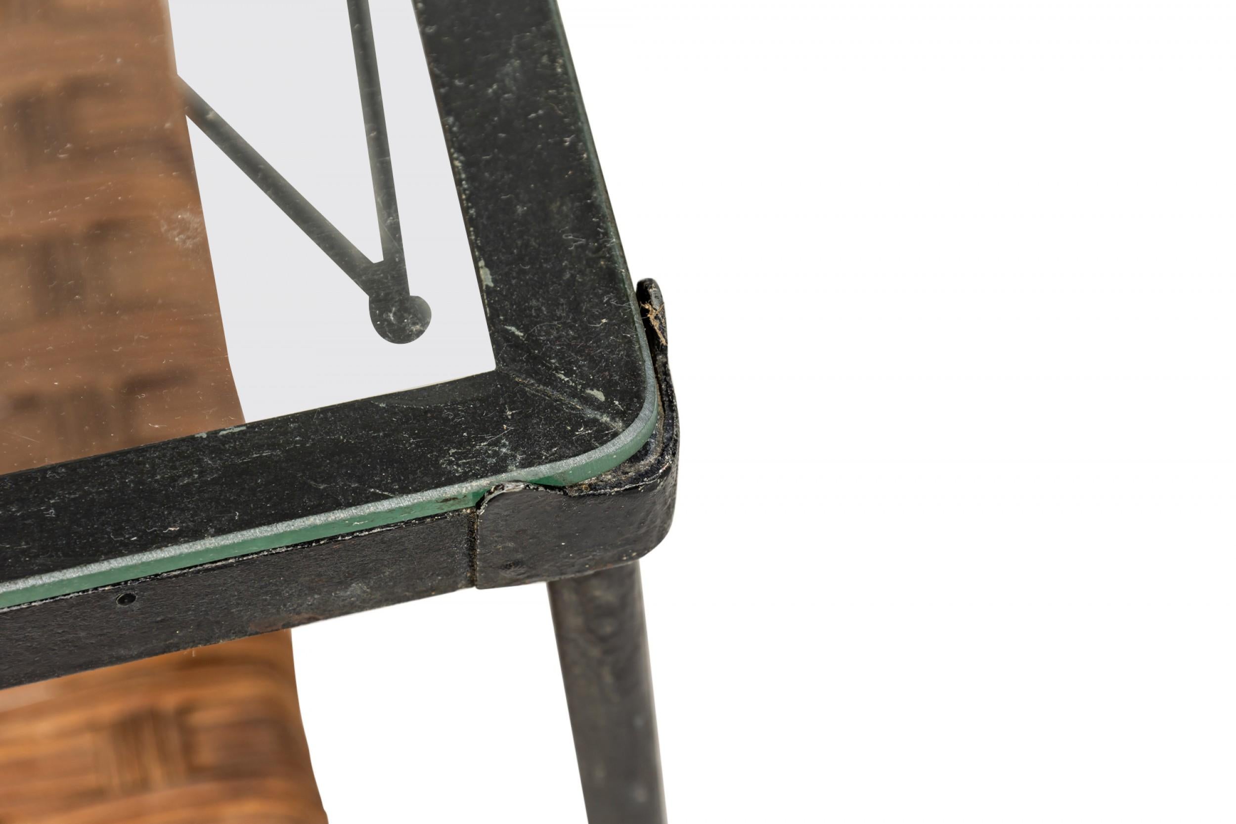 20ième siècle Table d'appoint pour magazines en métal Maurizio Tempestini pour Salterini avec plateau en verre en vente