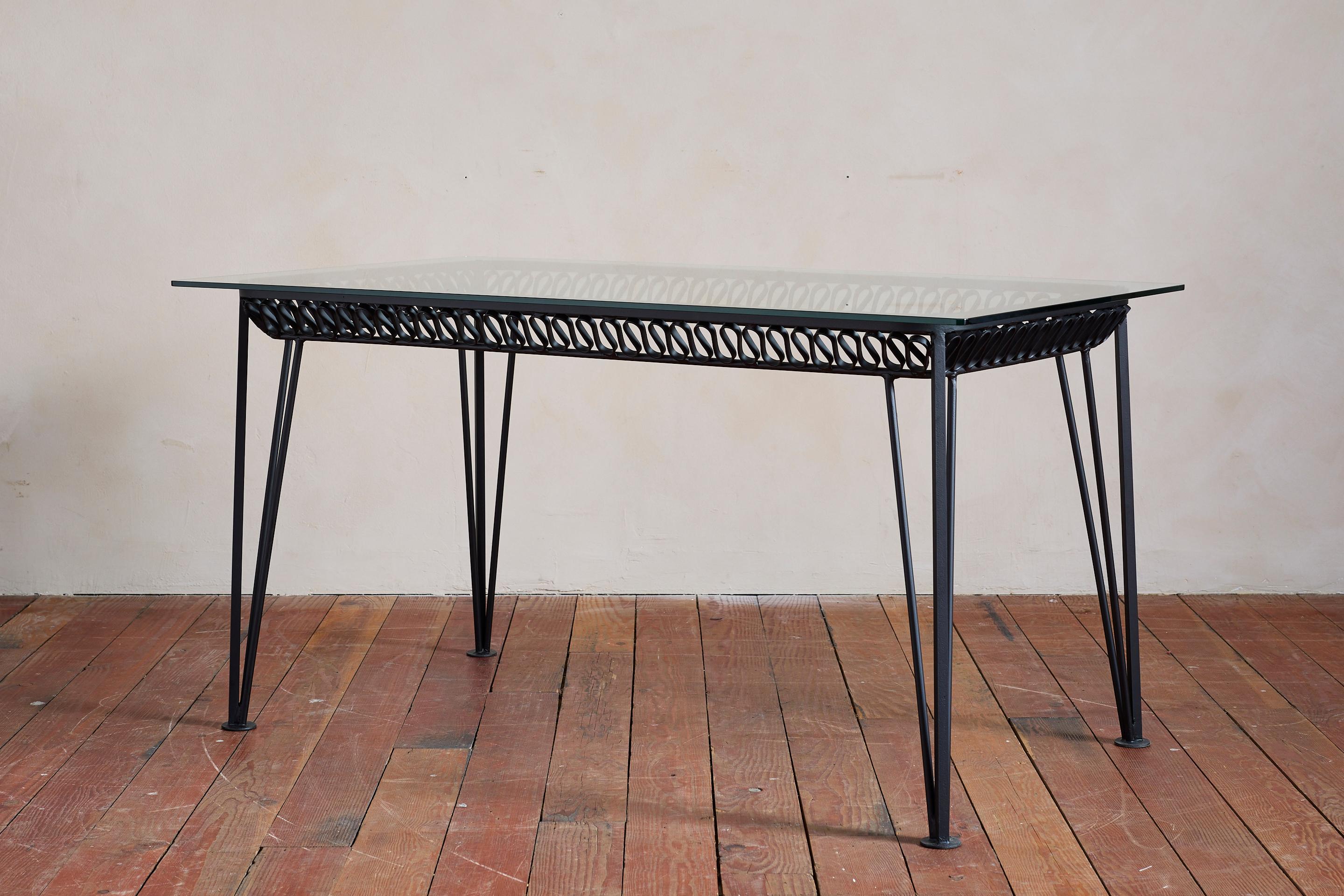 Maurizio Tempestini pour Salterini Table à ruban 

Nouveau revêtement par poudre en noir avec nouveau plateau en verre

Italie, années 1950 