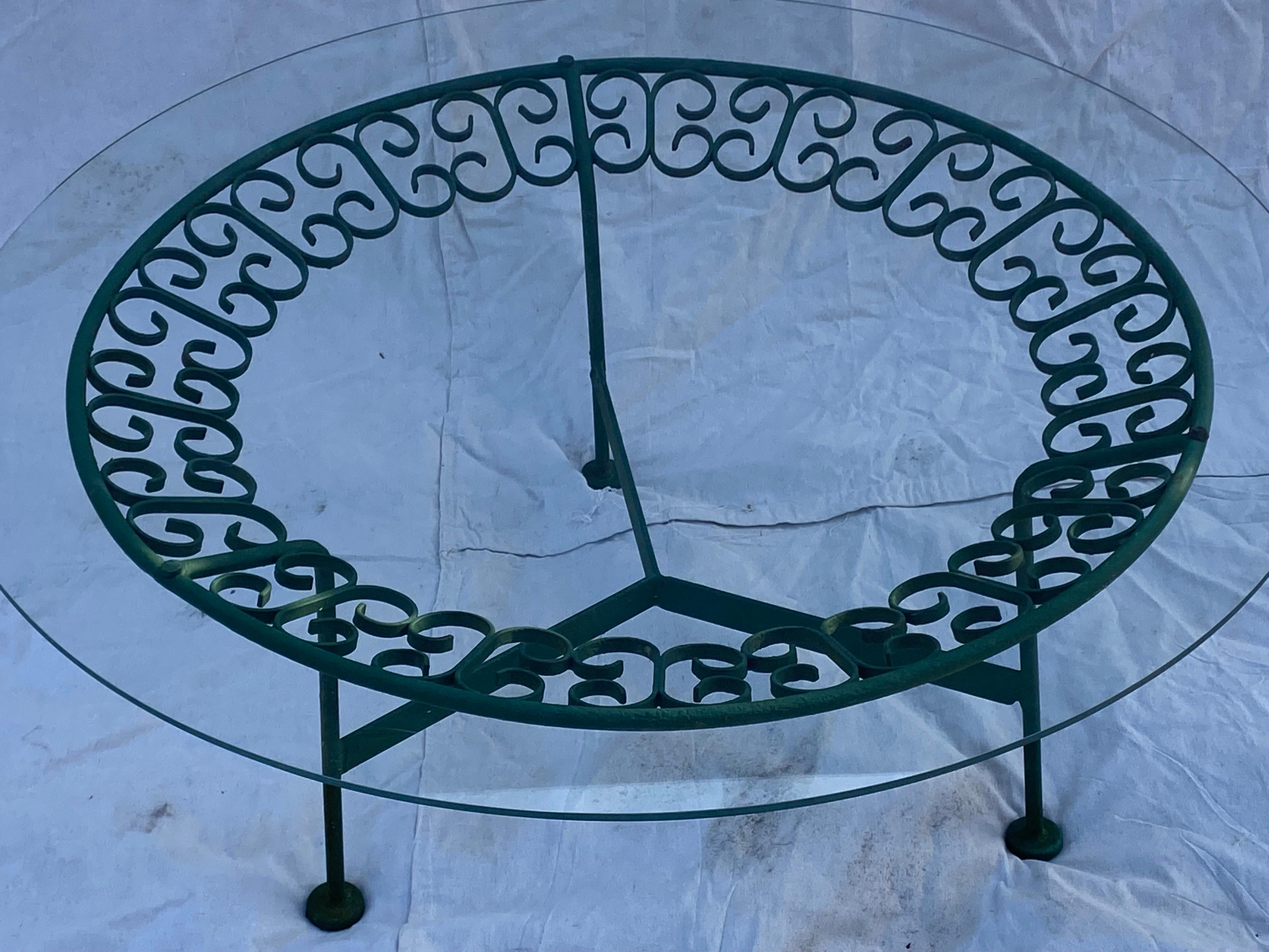 Mid-Century Modern Arthur Umanoff pour Shaver Howard  Ronde  Table de patio de la collection Grenada en vente