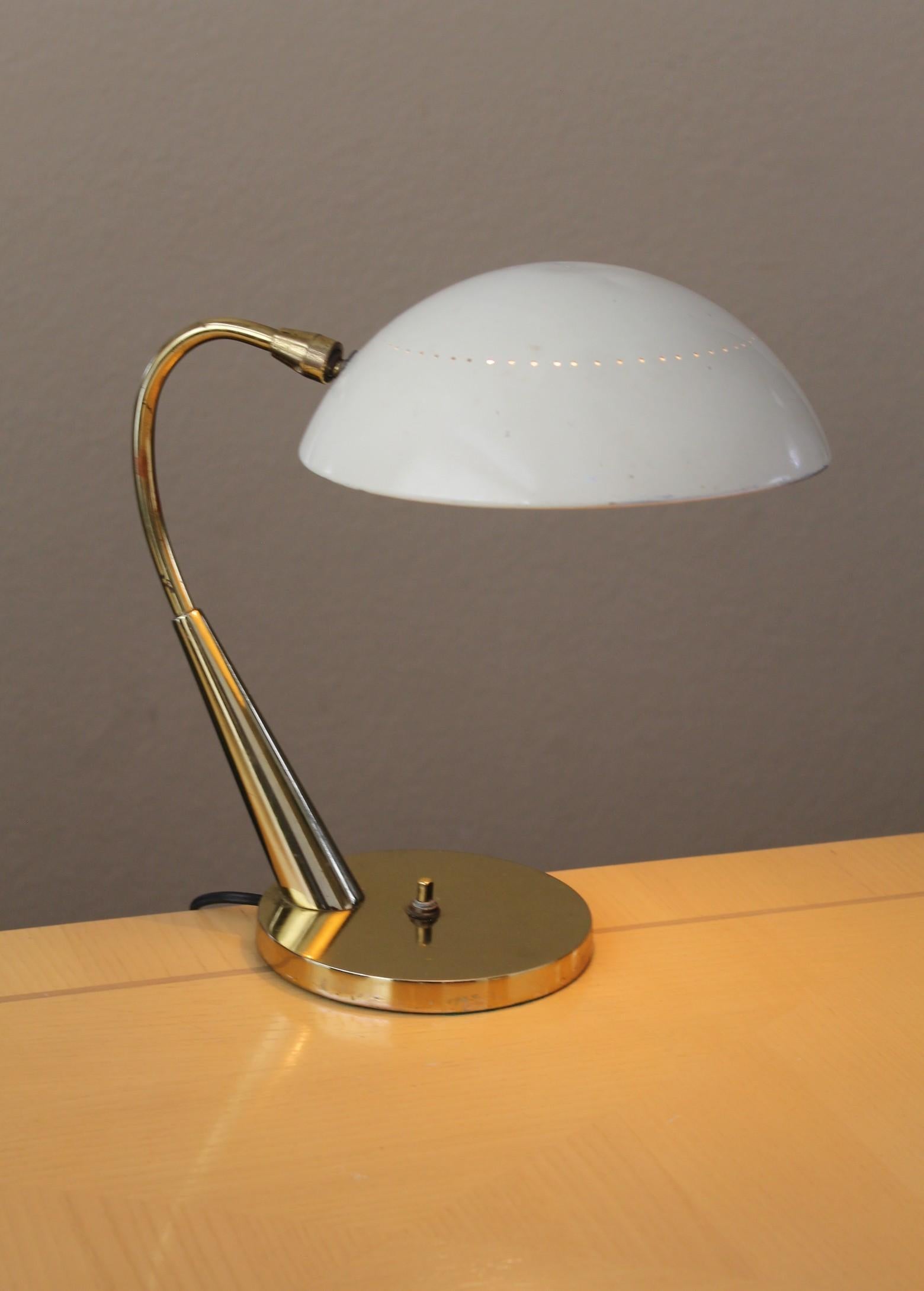 ITALIAN FOR LAUREL LAMP!

MID CENTURY MODERN
DESK TABLE ACCENT LAMP!
STUNNING BRASS DESIGN!

CIRCA 1953

Attributed to Maurizio Tempestini!

DIMENSIONS:  Lamp: 12
