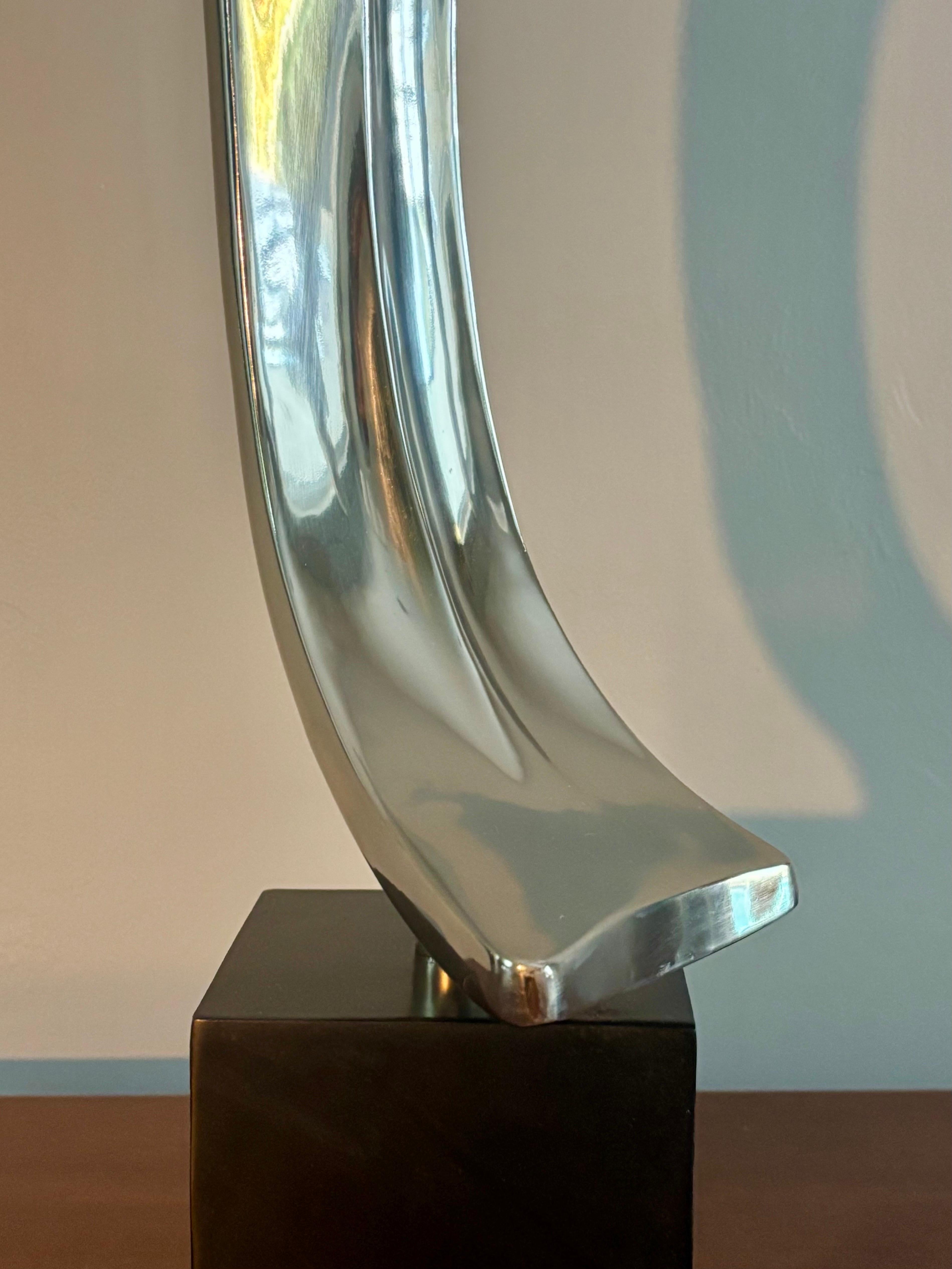 Mid-Century Modern Maurizio Tempestini Sculptural Chrome and Black Table Lamp For Sale