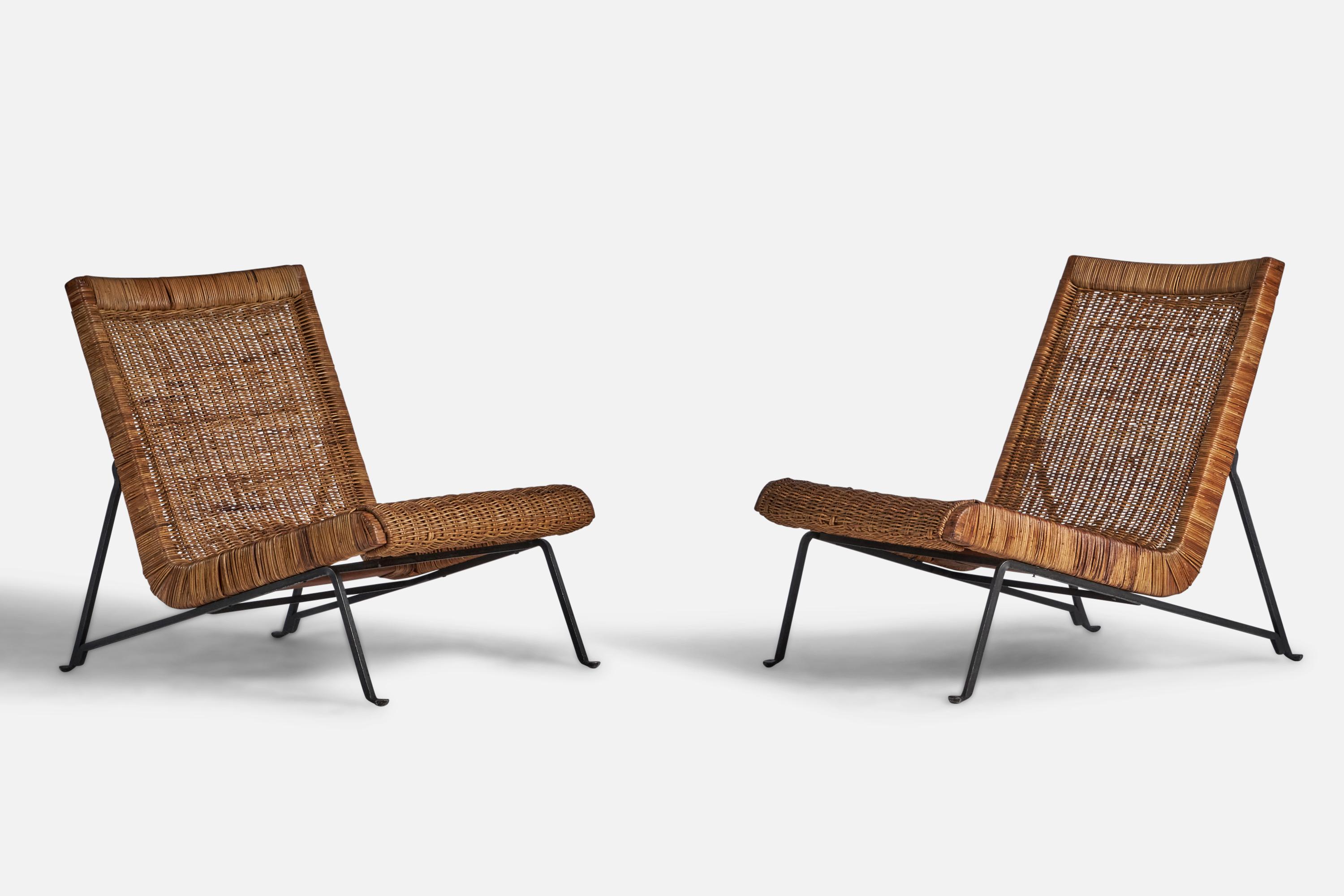A pair of rattan and black-lacquered iron slipper lounge chairs designed by Maurizio Tempestini and produced by Salterini, Italy, 1950s.
Stamped 
