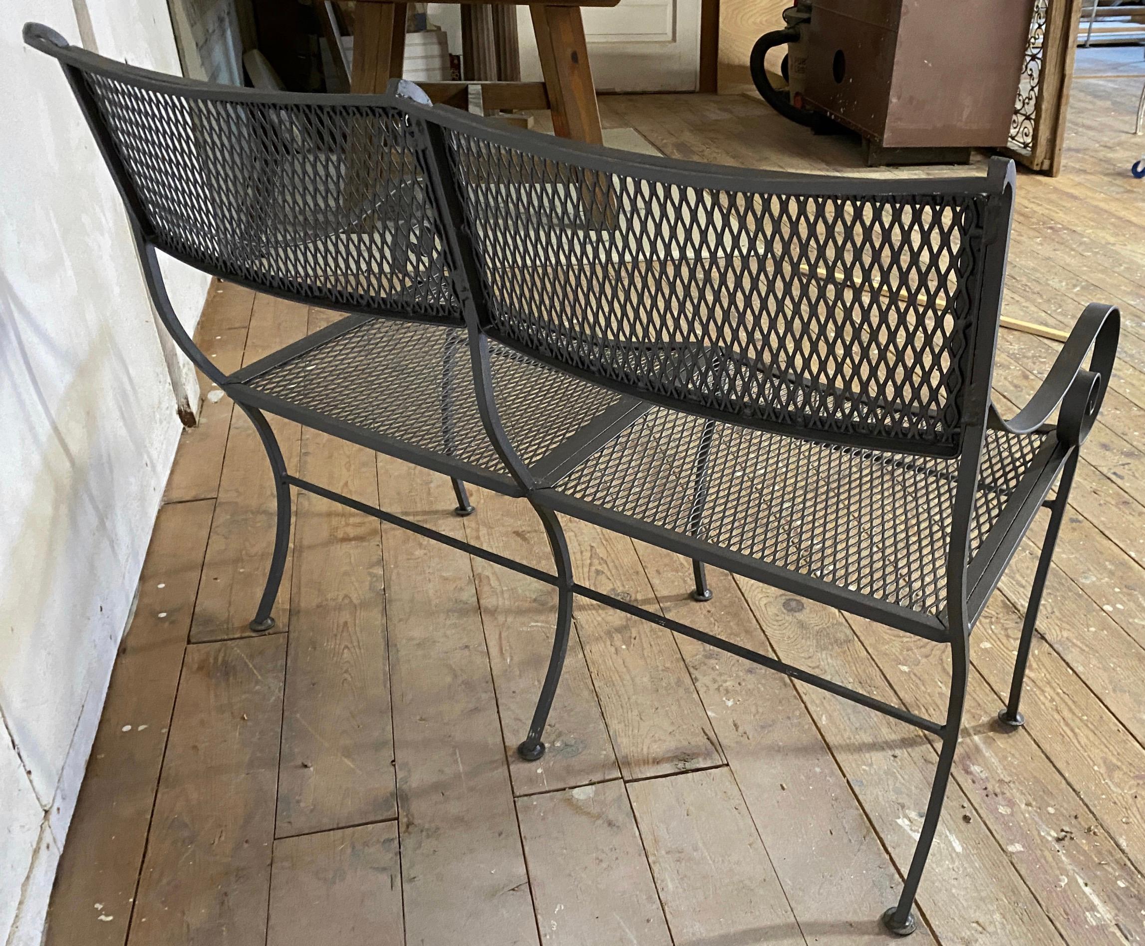 Mid-Century Modern Maurizio Tempestini Style Black Iron Frame and Mesh Settee For Sale