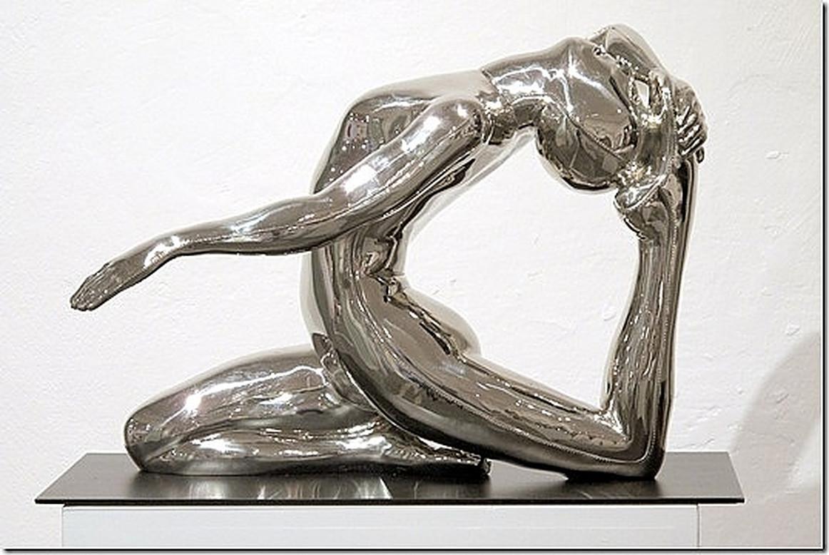 Mauro Corda Figurative Sculpture - Contorsionniste XXIII N2/8