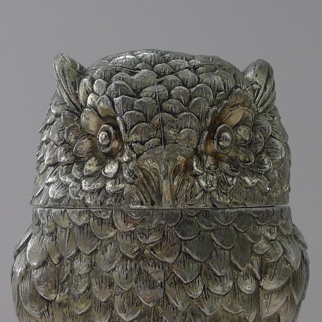 Always highly sought-after, a fun vintage Italian ice bucket in the form of any owl.

These are heavy and solid pieces designed by contemporary Italian artist, Mauro Manetti of Florence to c.1960.

Signed on the underside M.M and 