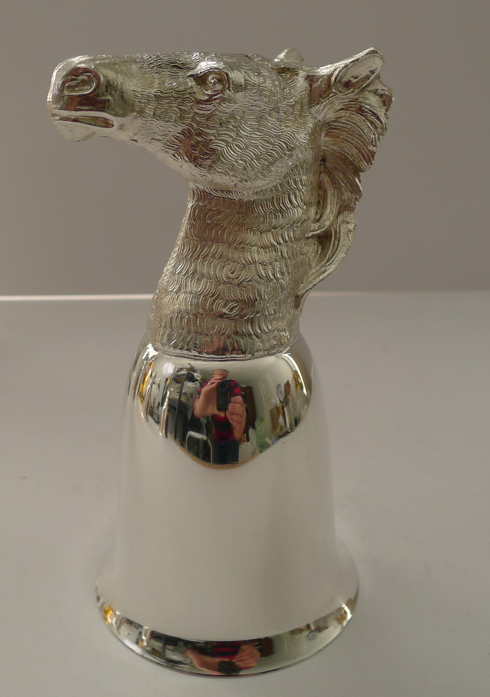 Fine XX secolo Mauro Manetti, Italia - Set di sei tazze a staffa figurate, 1970 ca. in vendita