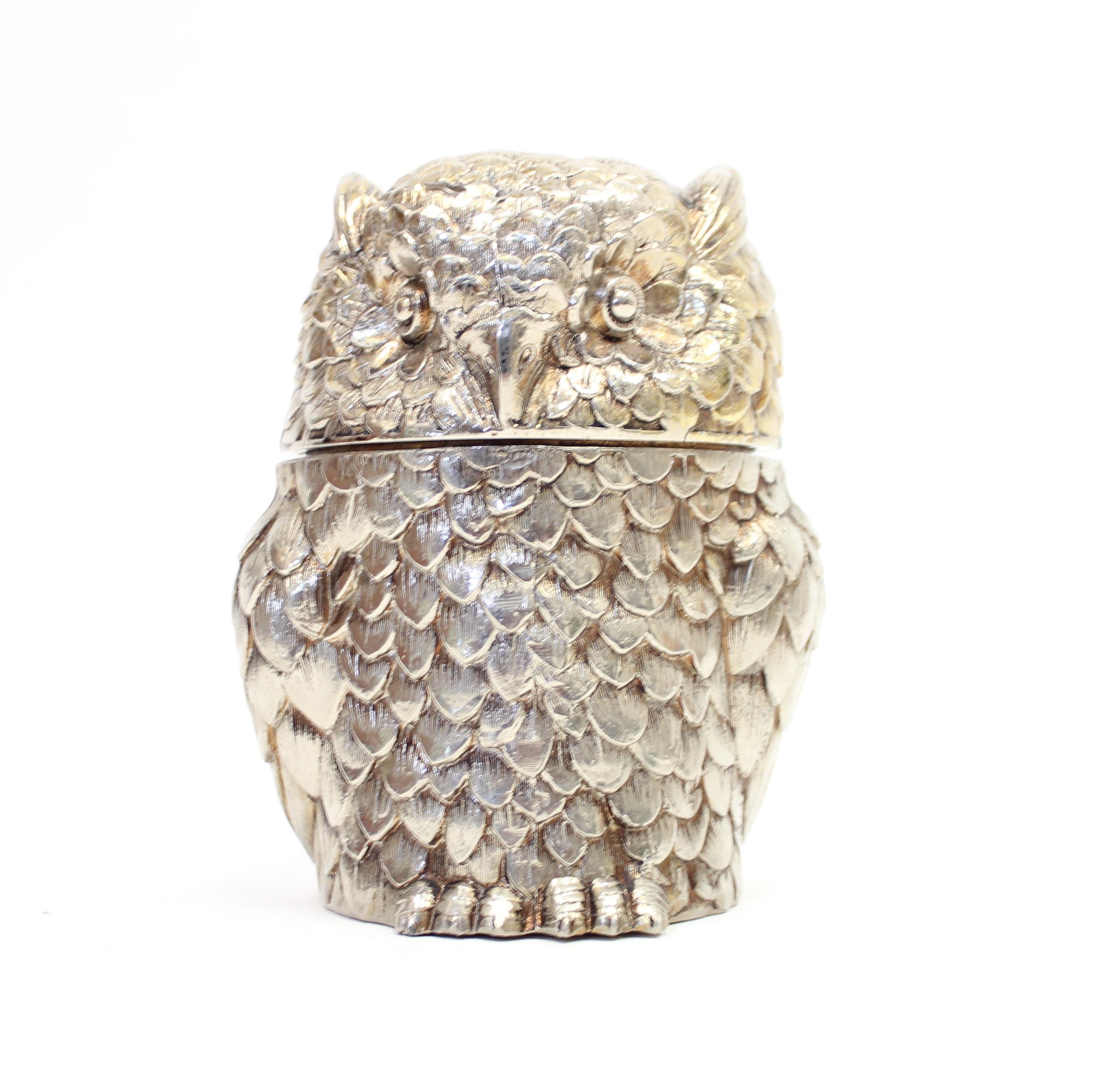 Silver plated Italian owl shaped ice bucket by Mauro Manetti. Made in the 1970s. Well made with nice details. Good vintage condition with light ware consistent with age and use.