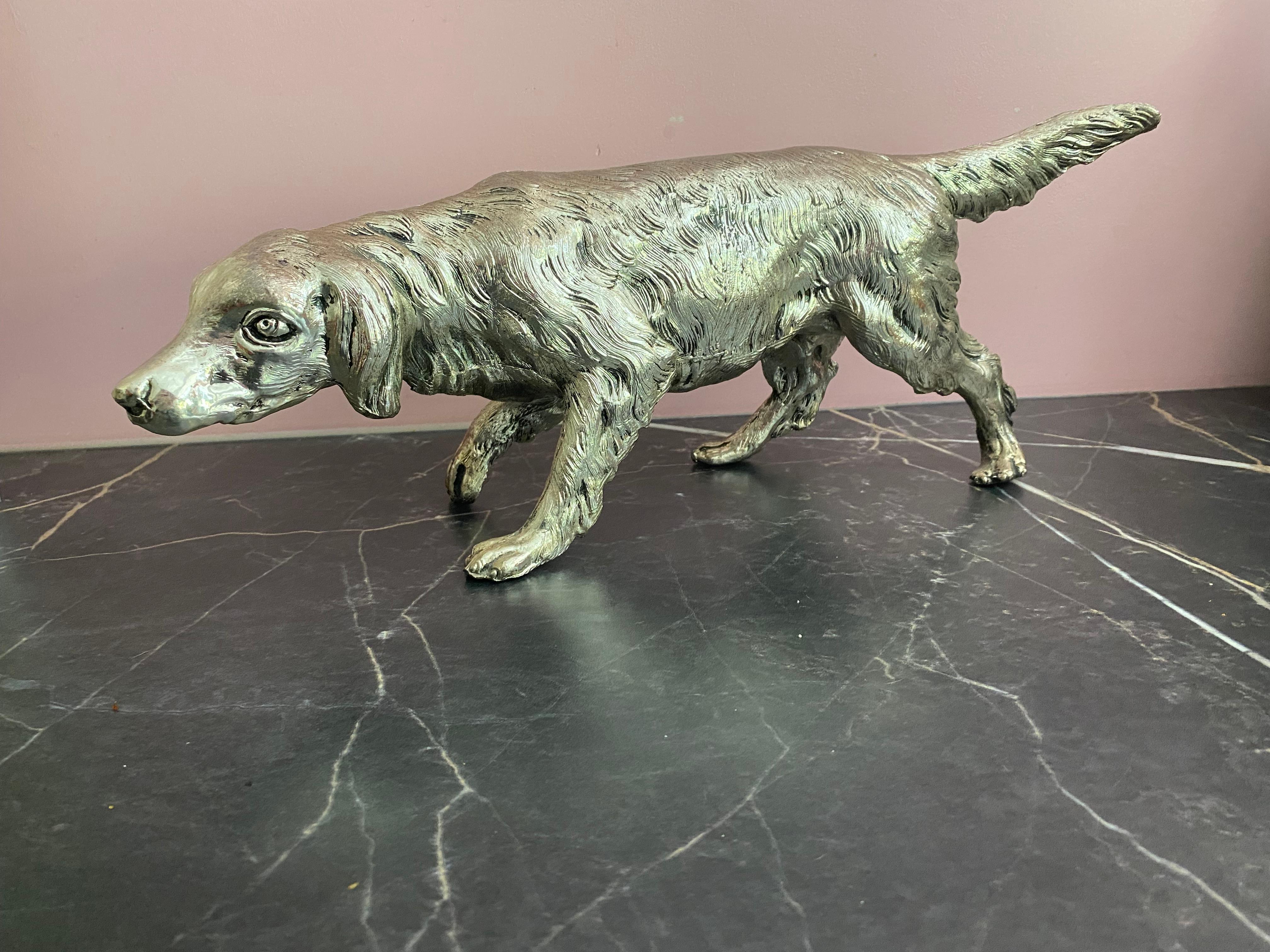 Rara statuetta di cane argentata disegnata da Mauro Manetti.
Manetti ha studiato Architettura all'Università di Firenze.