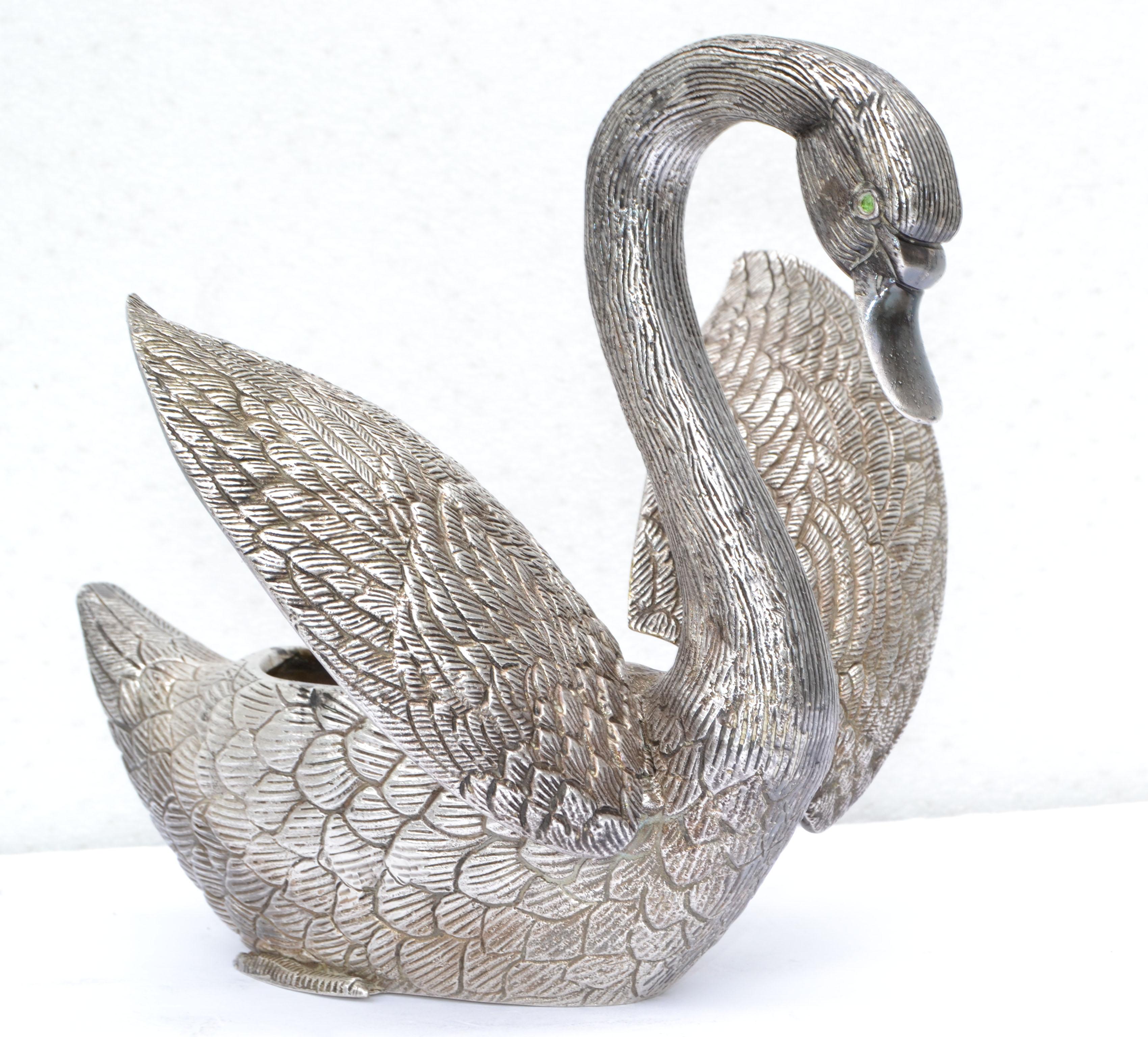 Original graceful Swan with open wings Mauro Manetti silver plate owl ice bucket with metal insulation, made in Italy.
This is a very early piece and the attention to the details is breathtaking.
Highly favored Collectors Animal Sculptures, Animal