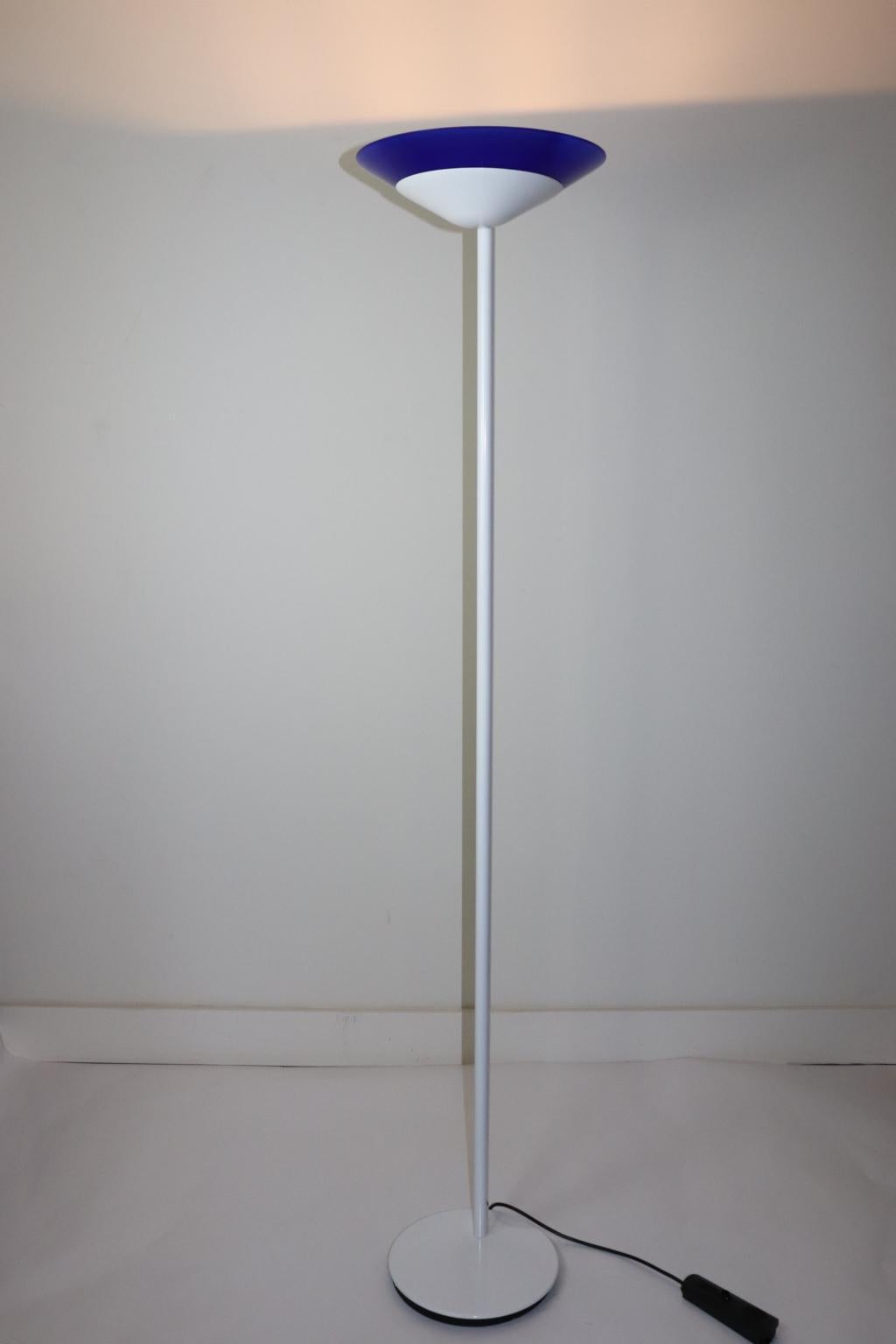 Italian floor lamp, white lacquered metal stem and Murano glass blue diffuser. The 