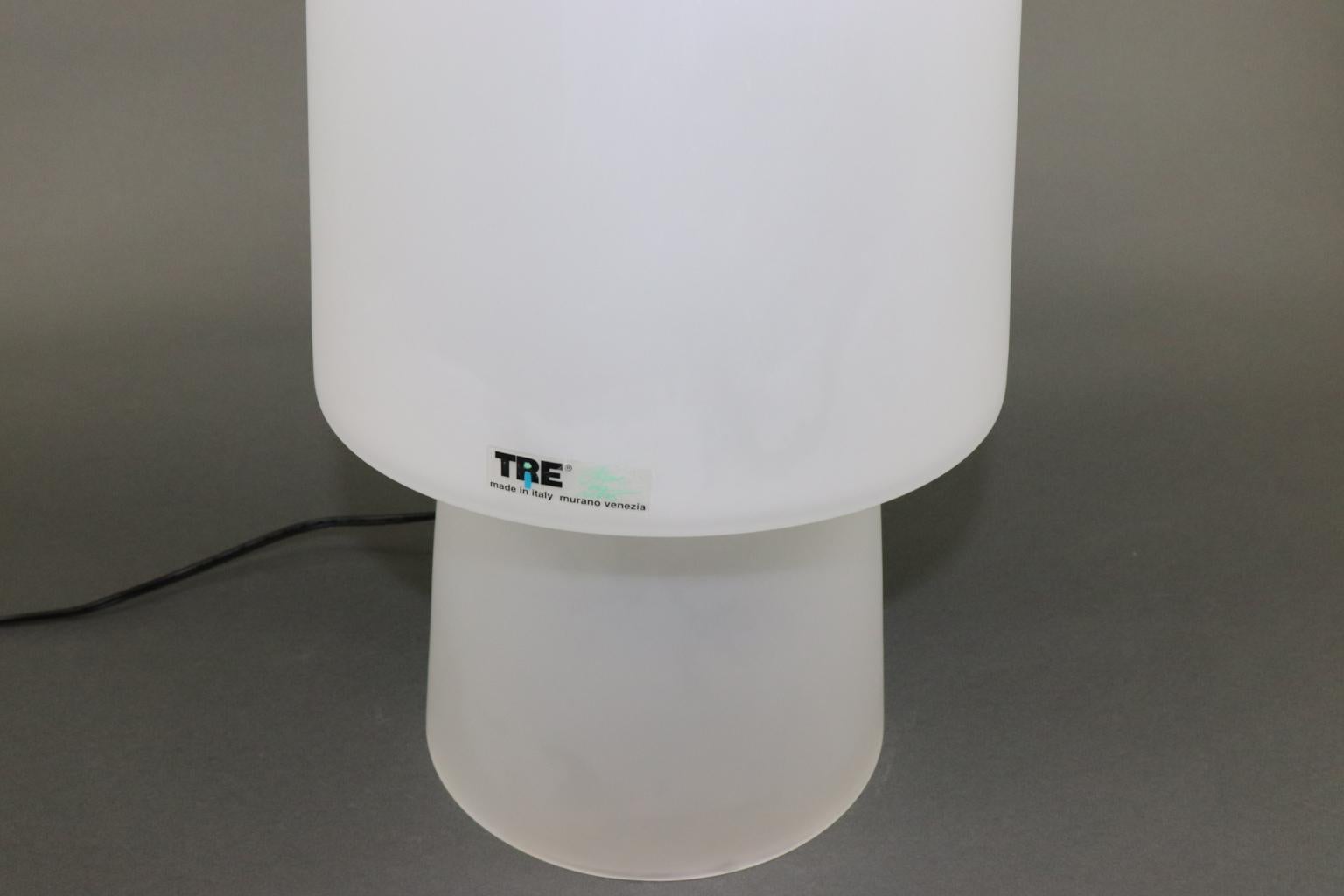 Mid-Century Modern Italian Table Lamp Hand Blown Murano Glass White Satin Finish For Sale 1