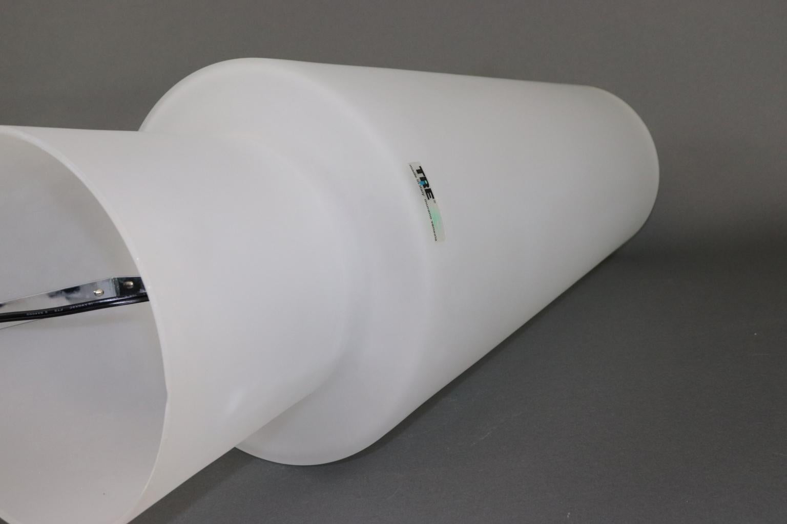 Mid-Century Modern Italian Table Lamp Hand Blown Murano Glass White Satin Finish For Sale 2