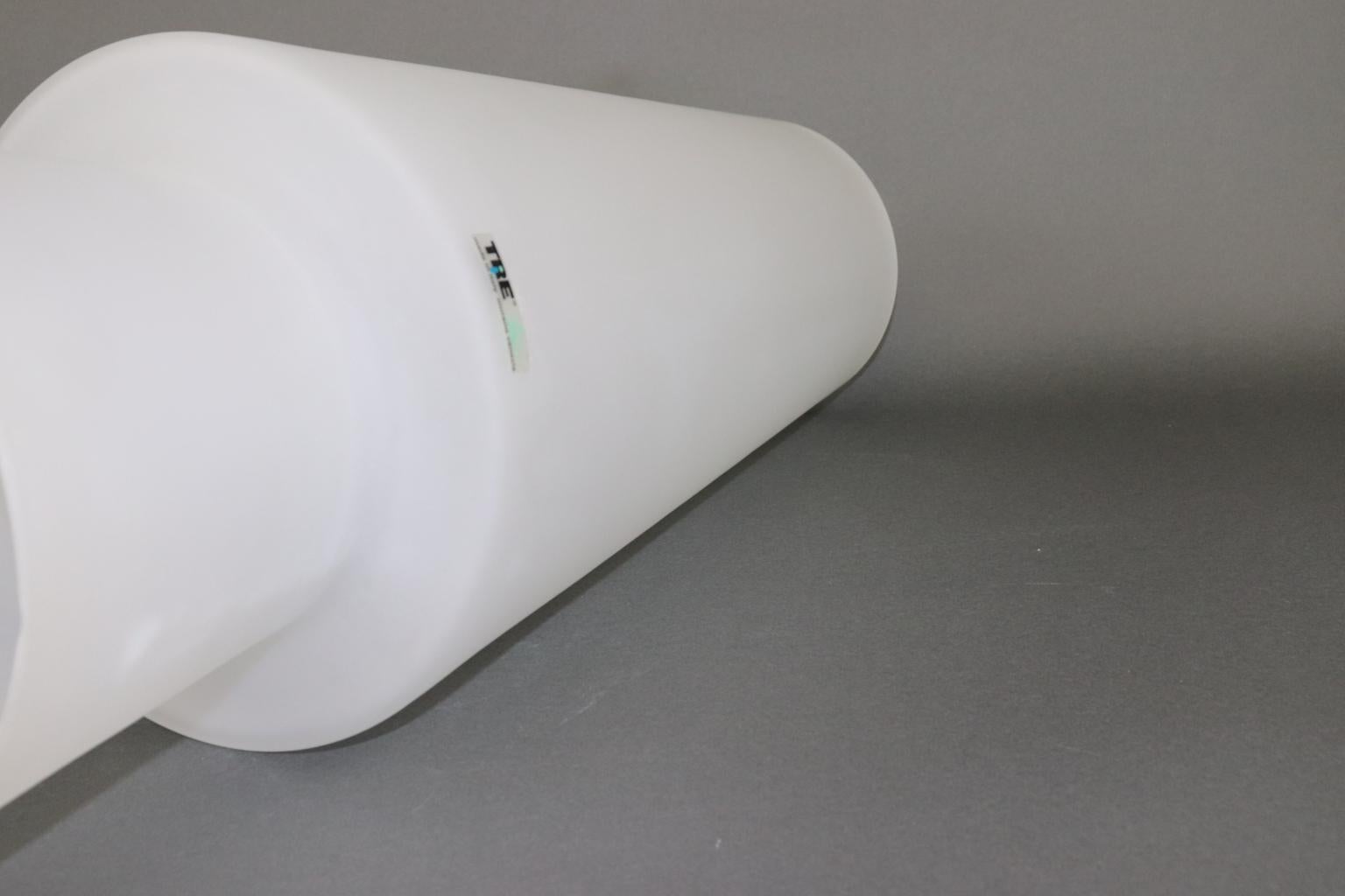 Mid-Century Modern Italian Table Lamp Hand Blown Murano Glass White Satin Finish For Sale 3