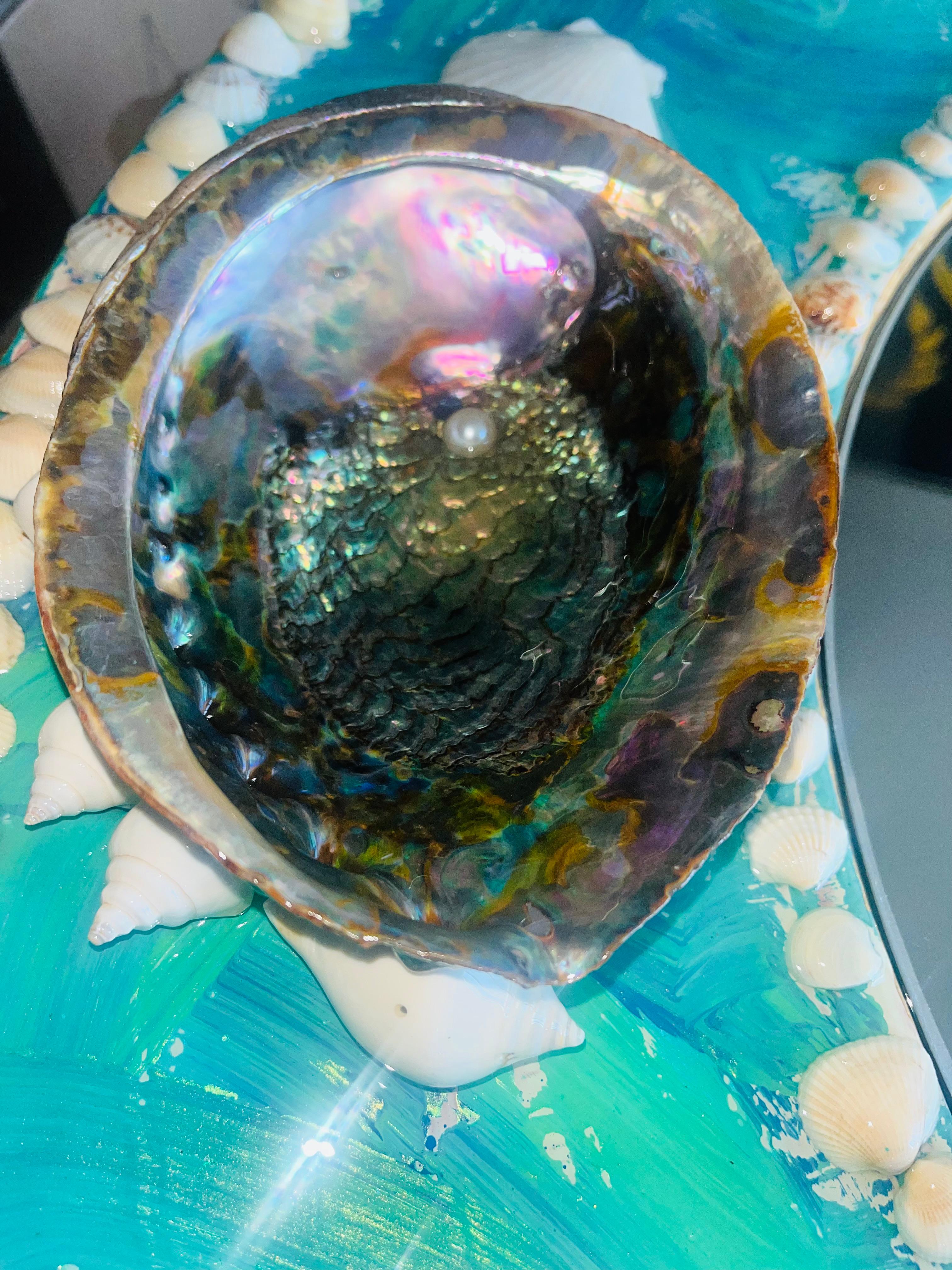                  **ANNUAL SUPER SALE TIL APRIL 25th ONLY**
*This Price Won't Be Repeated Again This Year - Take Advantage Of It*

One of a kind seashells encrusted round mirror.

There are many seashells encrusted mirrors but this one is the only