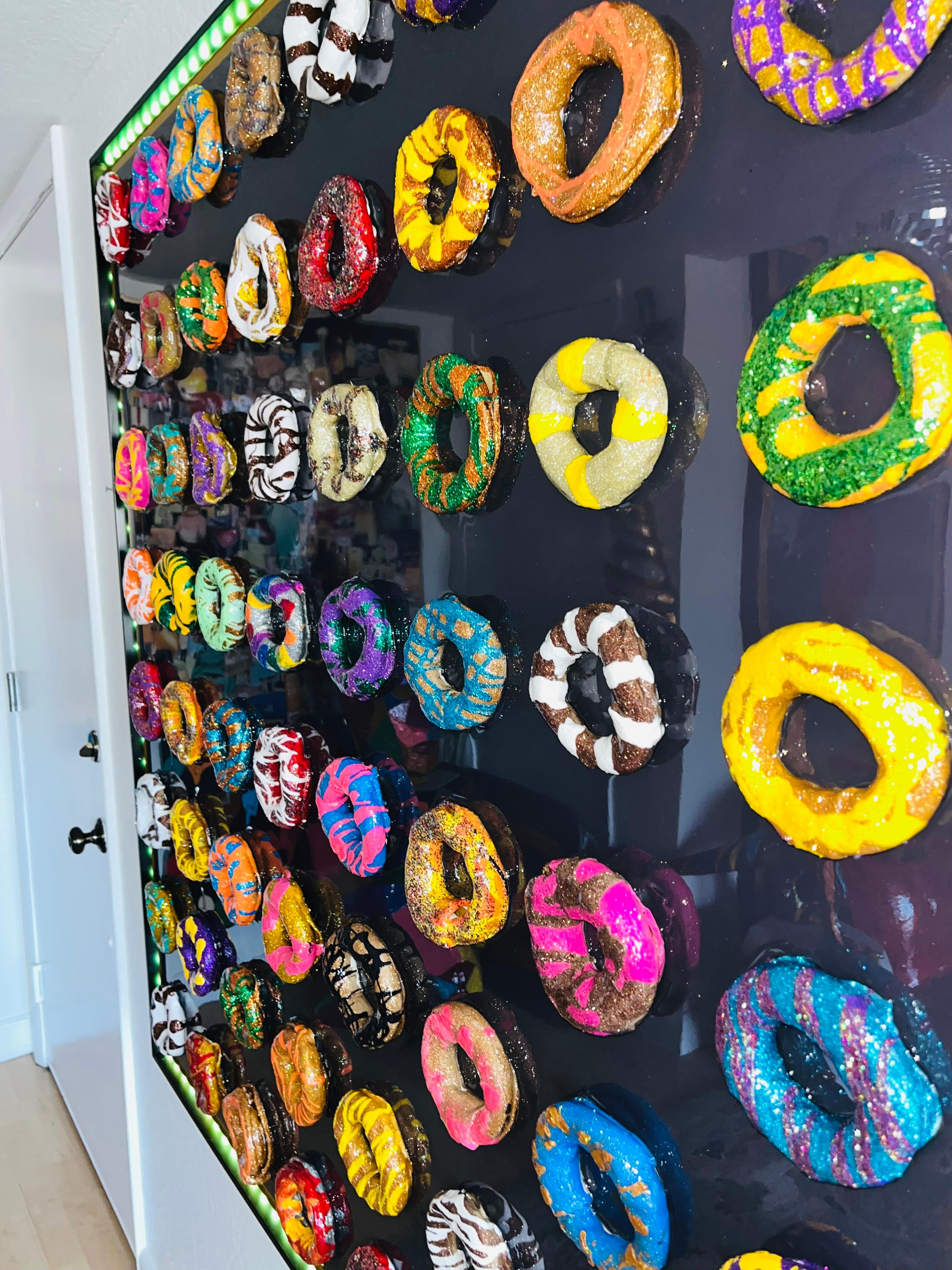 *LIMITED TIME SALE > TAKE ADVANTAGE OF IT!!!

DONUT FESTIVAL IN MARS is another masterpiece created by Mauro Oliveira. 

This art is highly labored and meticulous. Each donut was made one by one with several steps to follow: each piece was prime