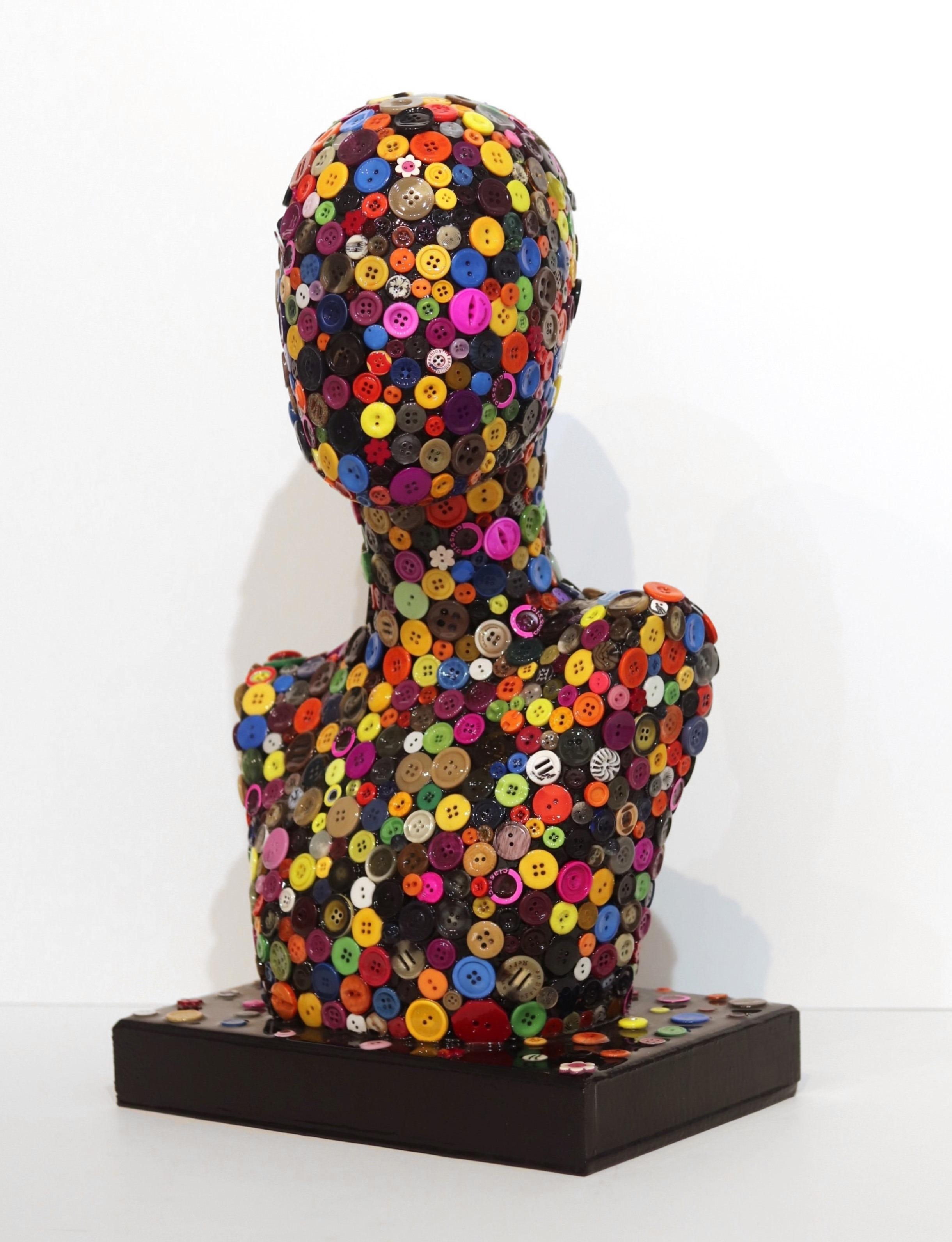 Fashionista II - Colorful Mixed Media Sculptural Artwork - Contemporary Sculpture by Mauro Oliveira