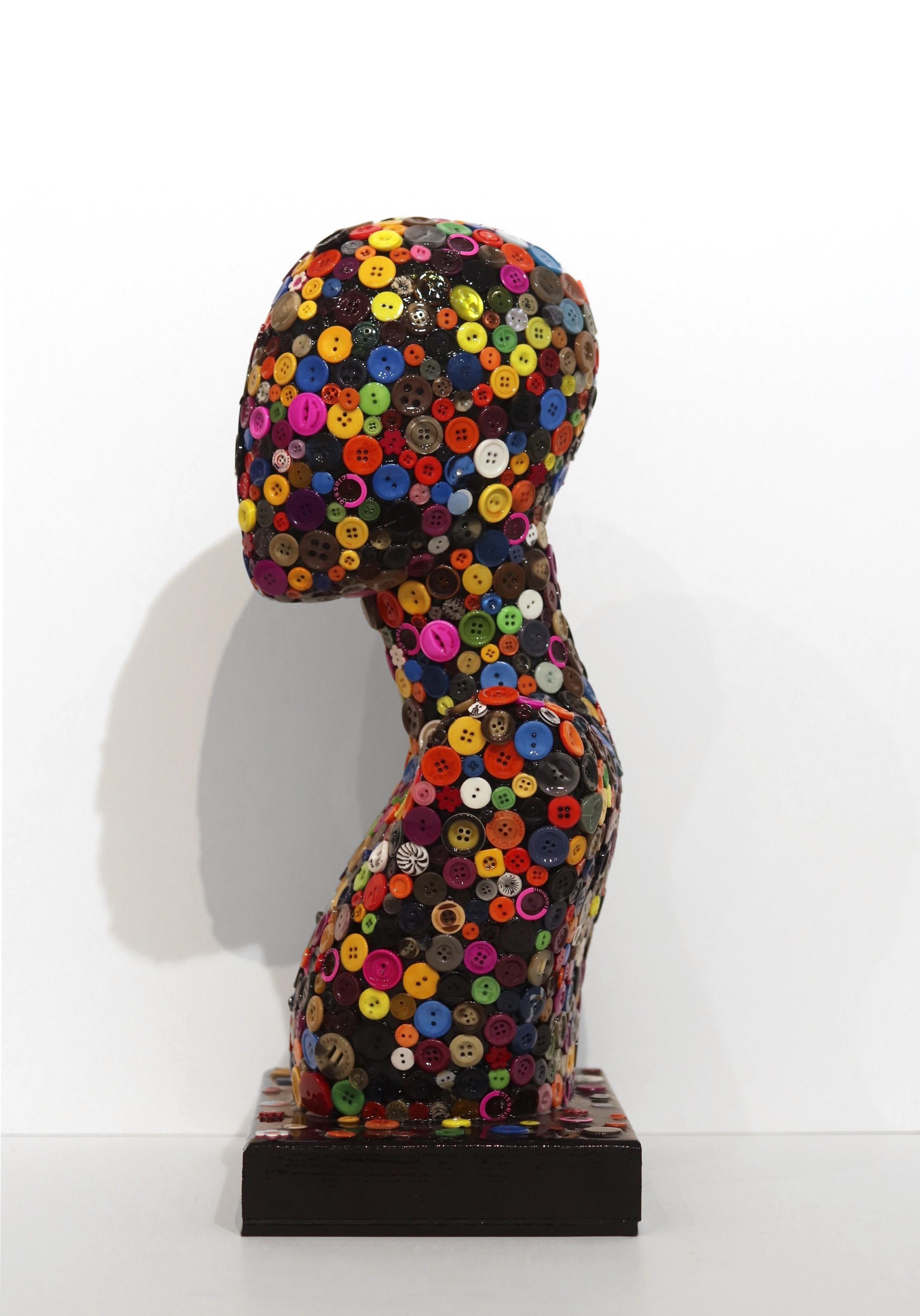 Fashionista II - Colorful Mixed Media Sculptural Artwork - Brown Figurative Sculpture by Mauro Oliveira