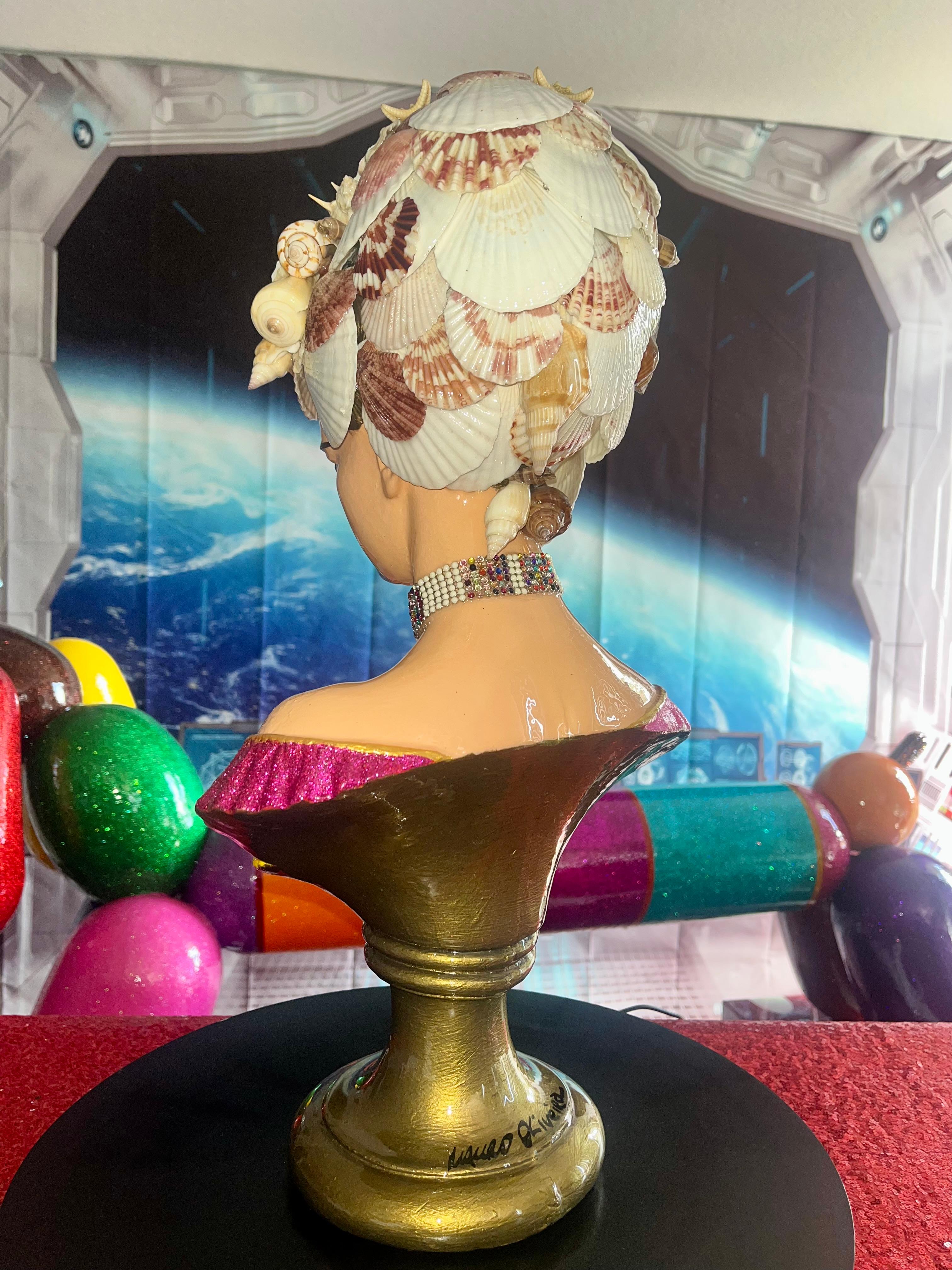 'I Like When You Call Me Senhorita' III (Orig. Female Bust With Real Seashells) - Contemporary Sculpture by Mauro Oliveira