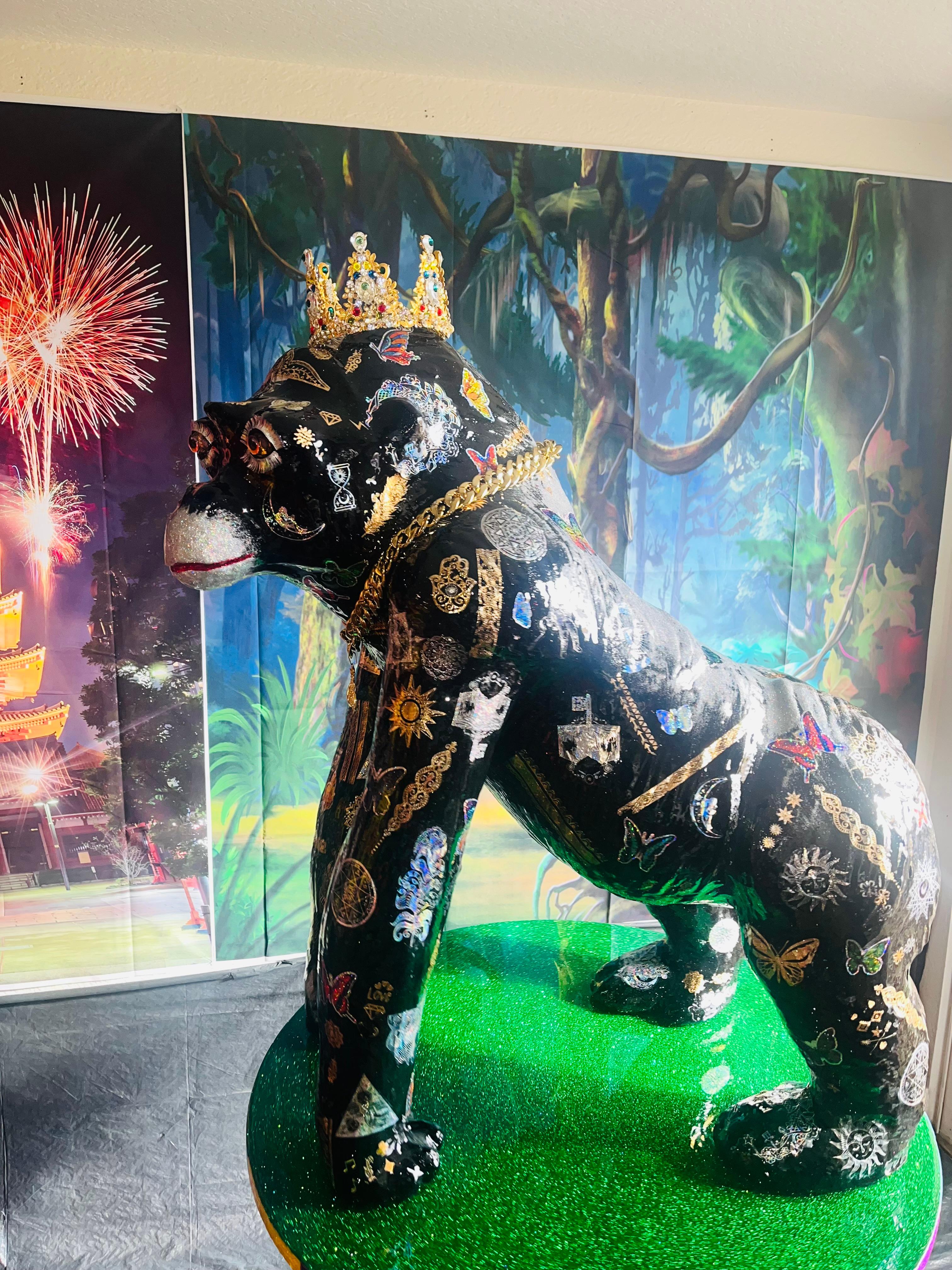 King Groovy Gorgeous Of Congo (Einzigartige Gorilla-Skulptur-Meisterwerk von König Groovy) (Pop-Art), Sculpture, von Mauro Oliveira