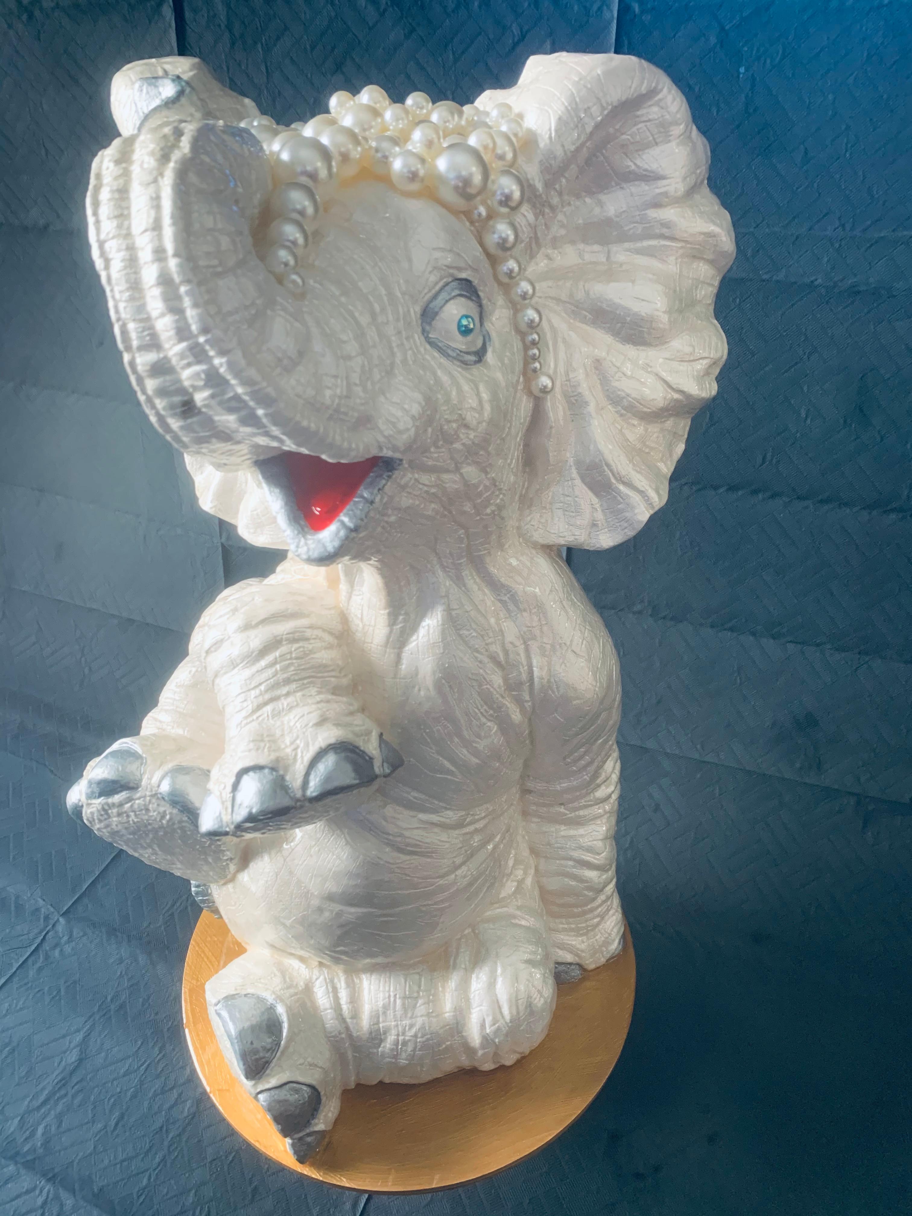 Lucky Baby Elephant II (Original-Elefanten-Skulptur – Perle-Silber-Gold) im Angebot 7