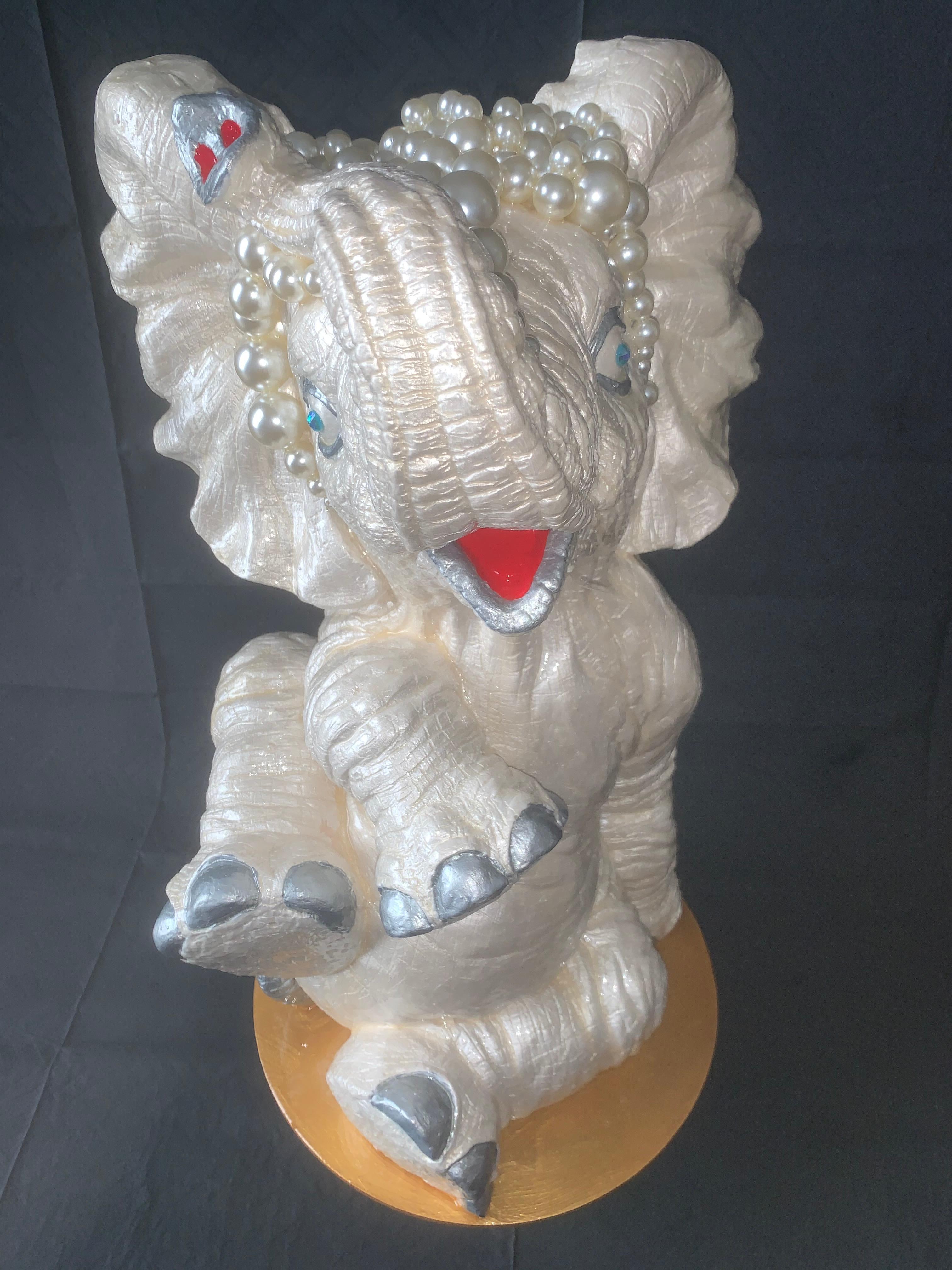 Lucky Baby Elephant II (Original-Elefanten-Skulptur – Perle-Silber-Gold) – Sculpture von Mauro Oliveira