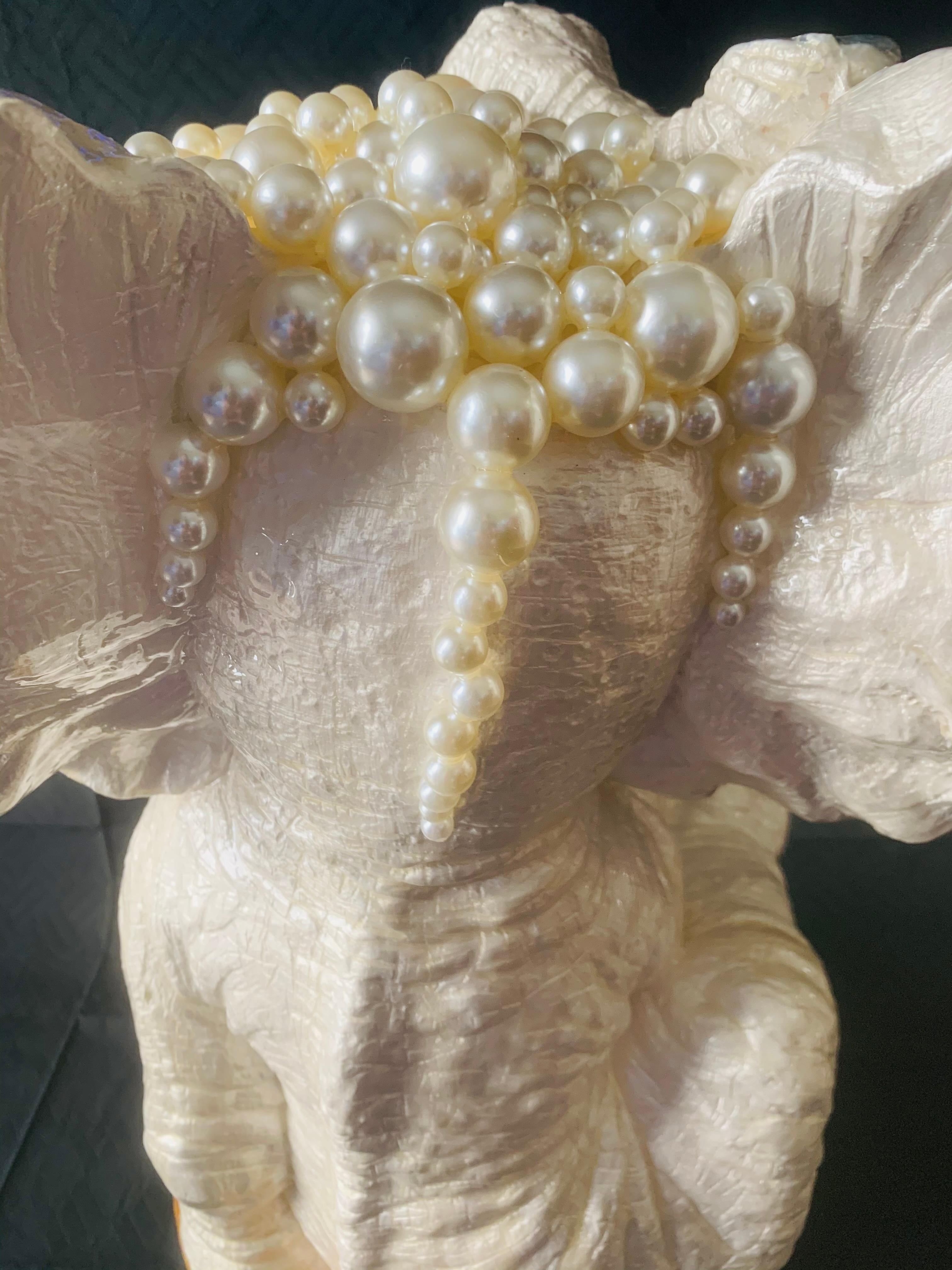 Bébé éléphant Lucky II (sculpture d'origine d'éléphant - perle, argent et or) en vente 2