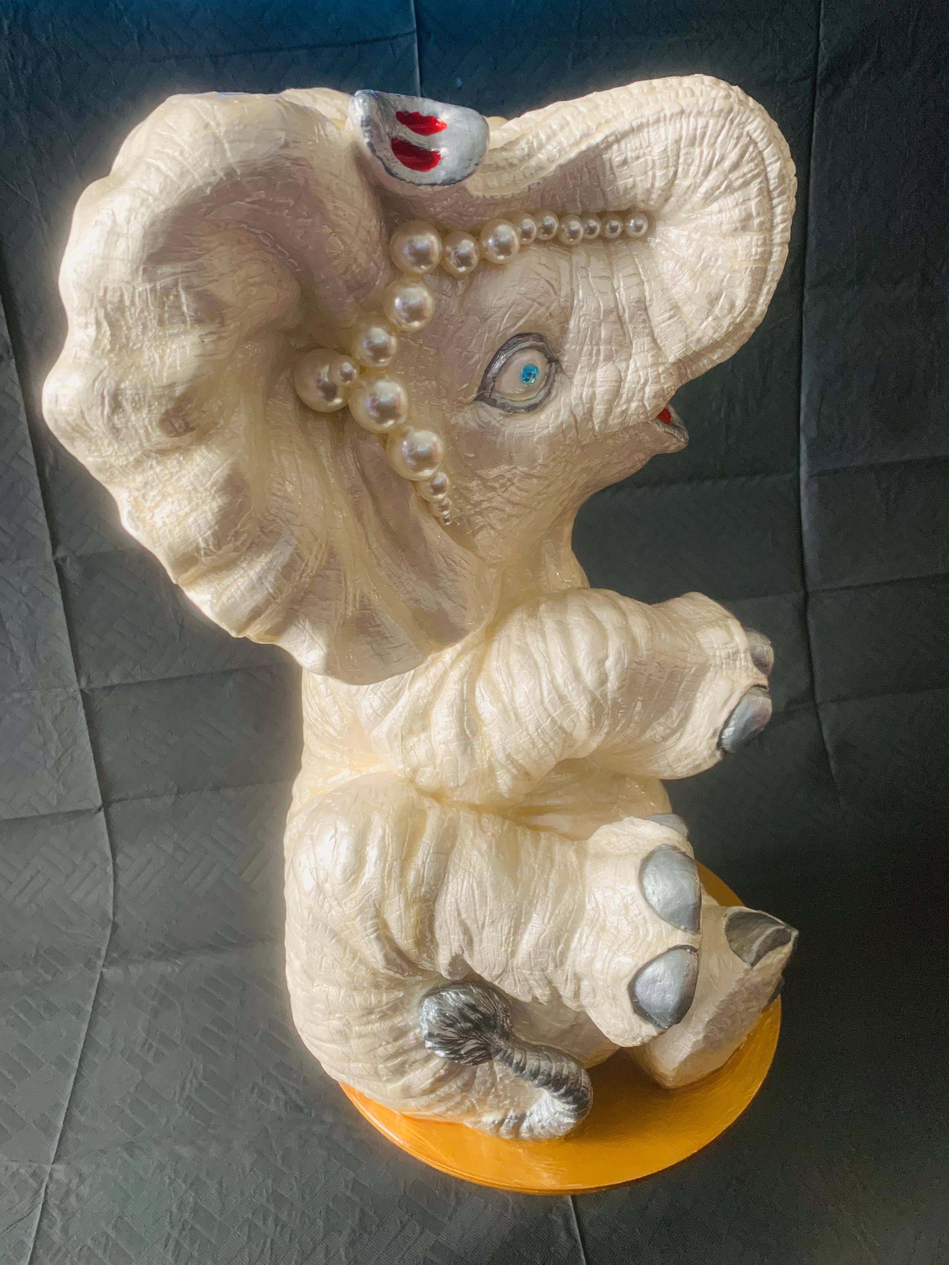 Lucky Baby Elephant II (Original-Elefanten-Skulptur – Perle-Silber-Gold) im Angebot 4
