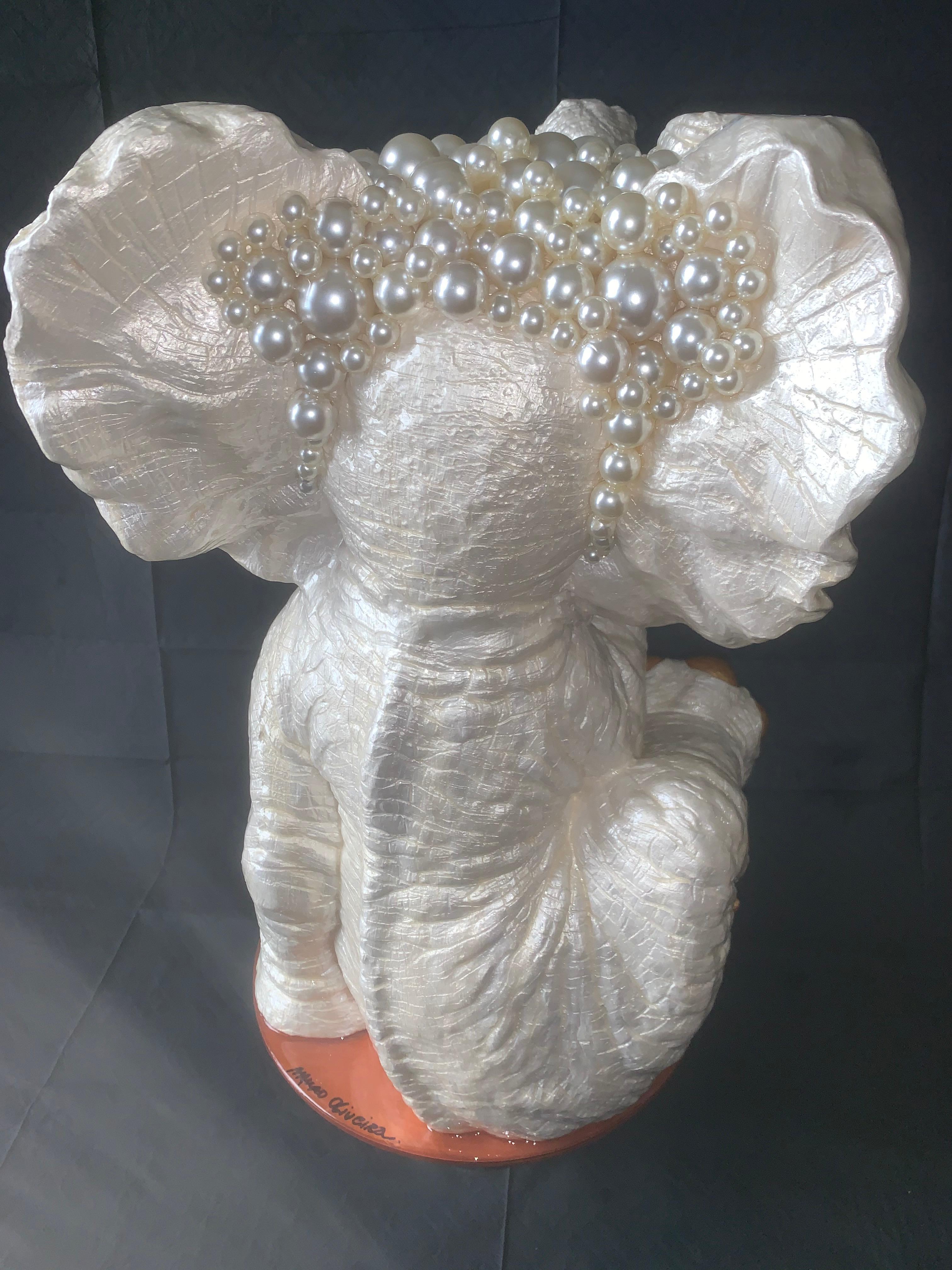 Bébé éléphant Lucky III (sculpture d'origine d'éléphant - perles, or et bronze) en vente 5