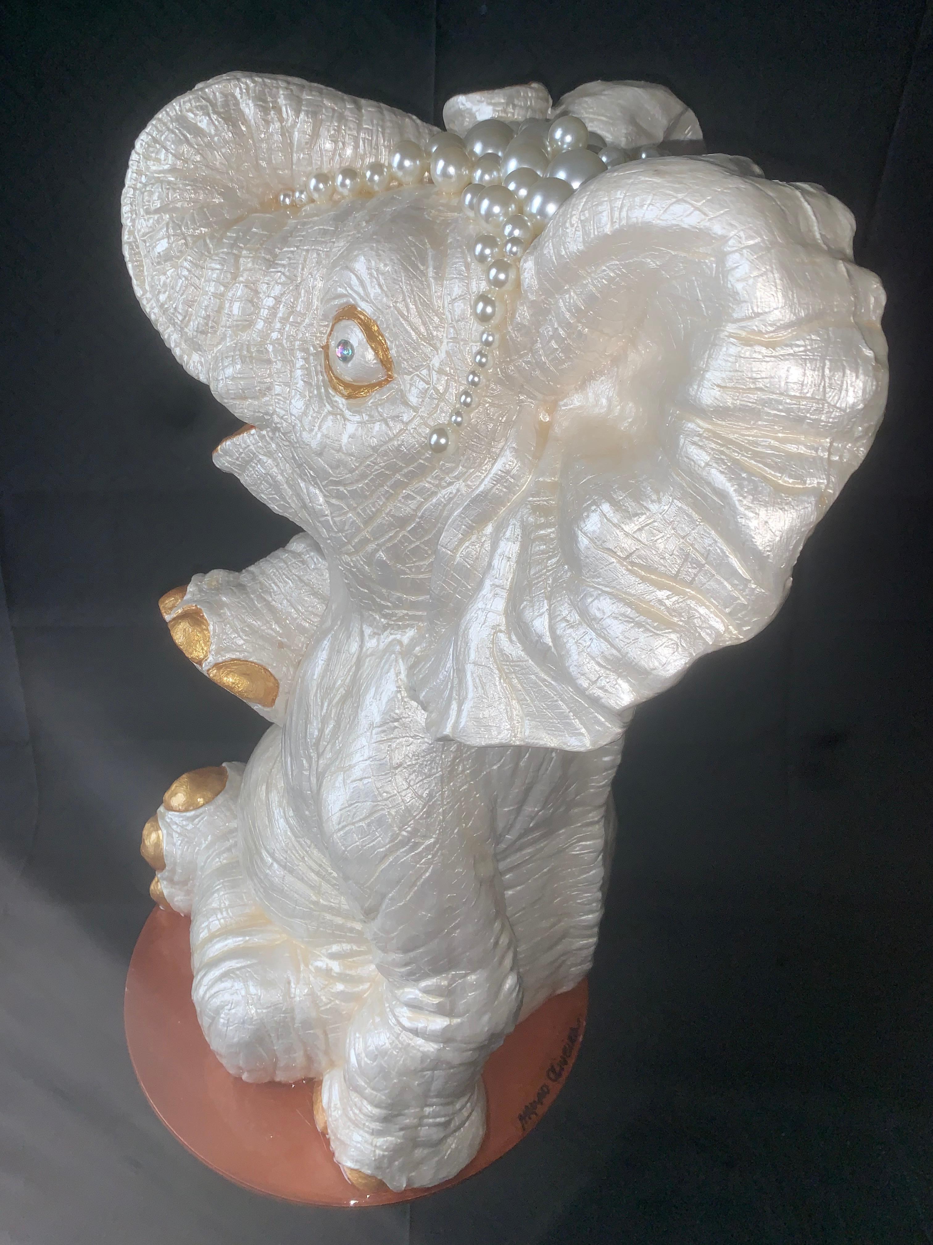 Bébé éléphant Lucky III (sculpture d'origine d'éléphant - perles, or et bronze) en vente 8