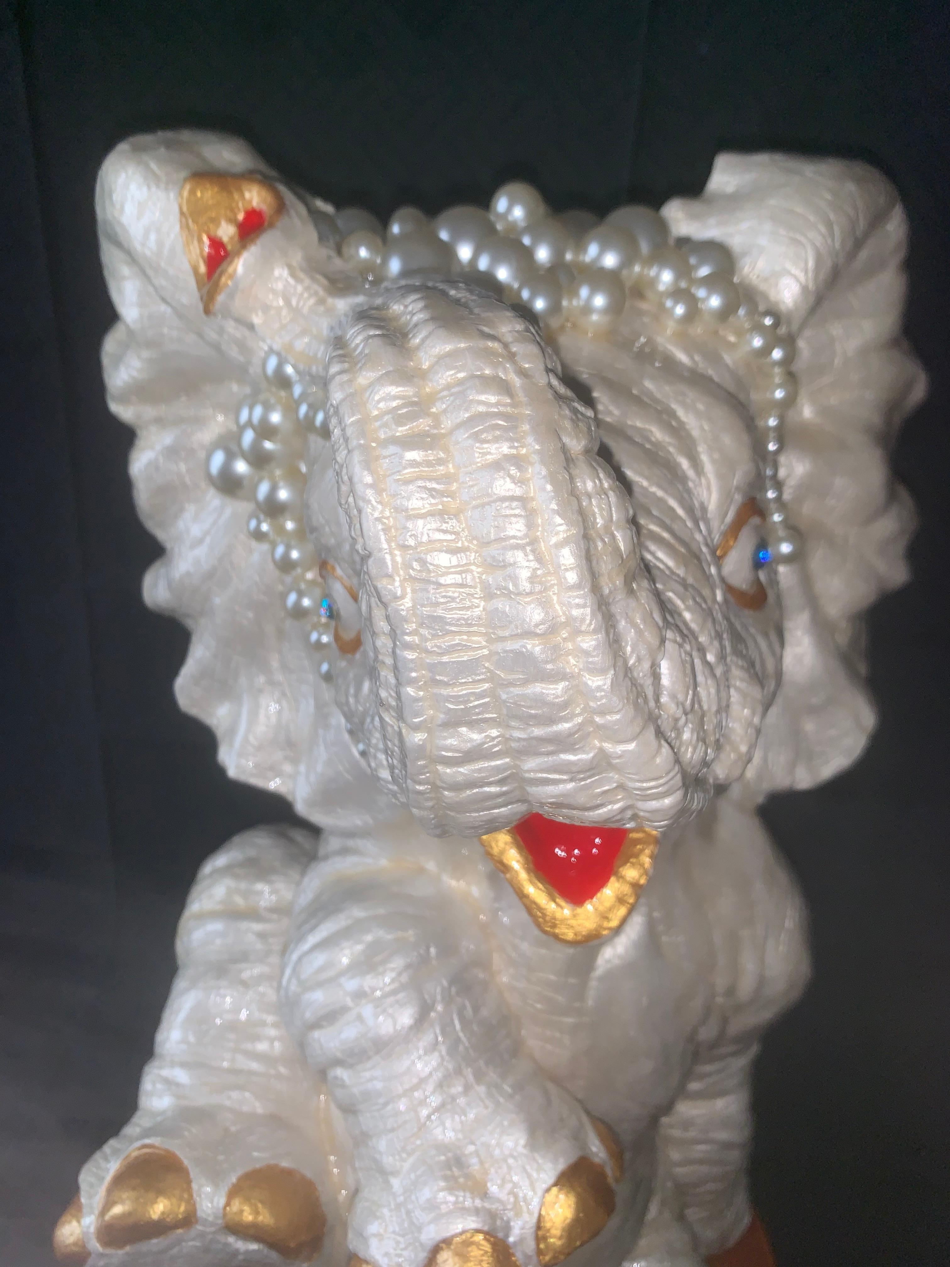 Bébé éléphant Lucky III (sculpture d'origine d'éléphant - perles, or et bronze) en vente 1