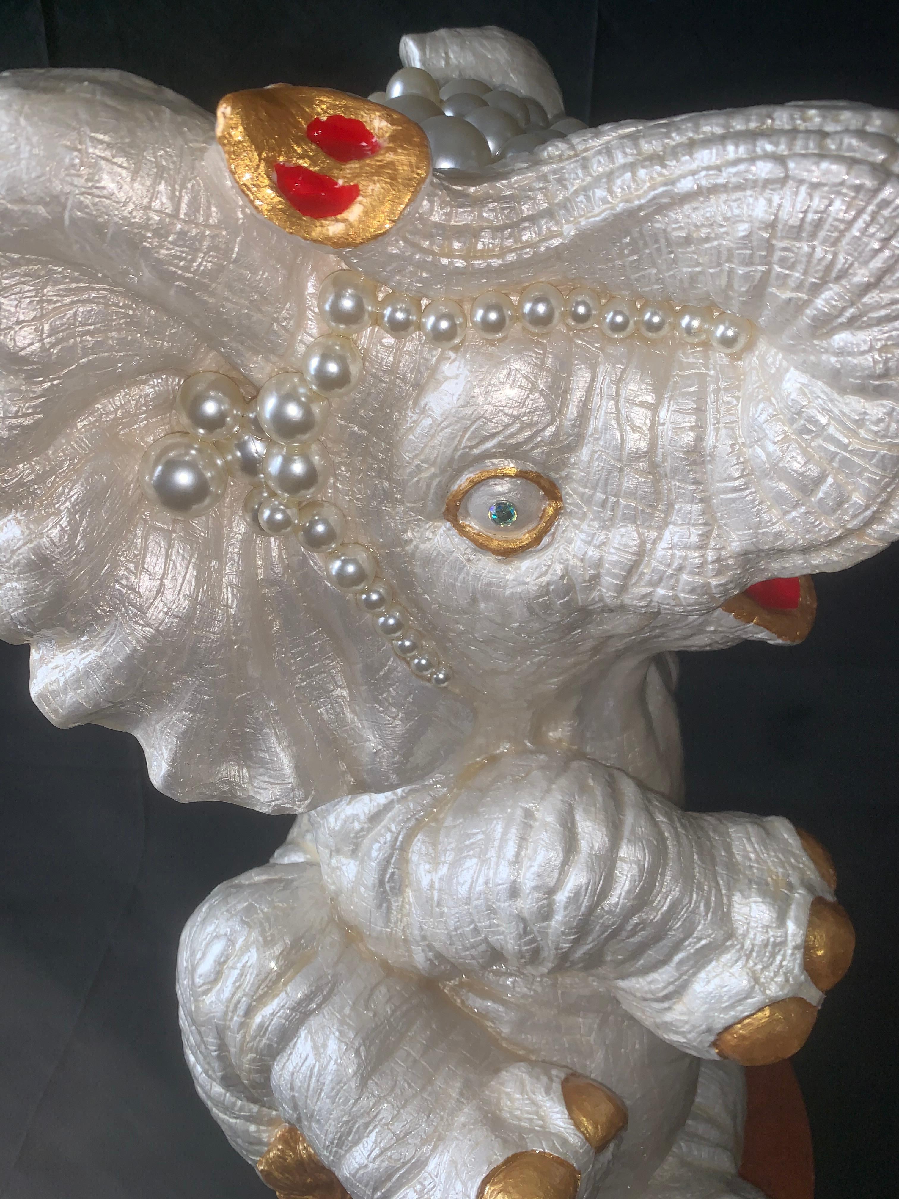 Bébé éléphant Lucky III (sculpture d'origine d'éléphant - perles, or et bronze) en vente 2