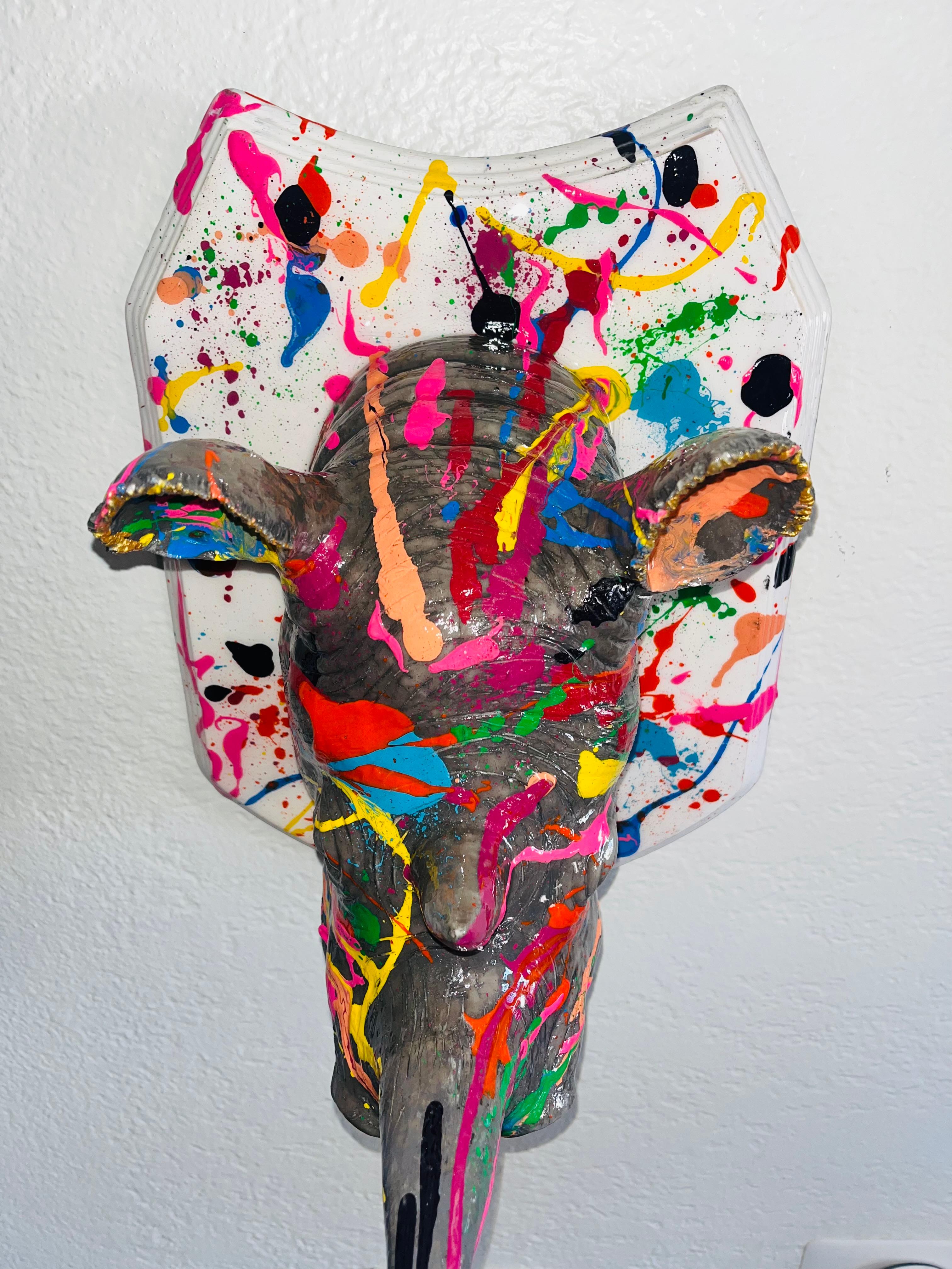 Pop-Fokus Nashorn  – Sculpture von Mauro Oliveira