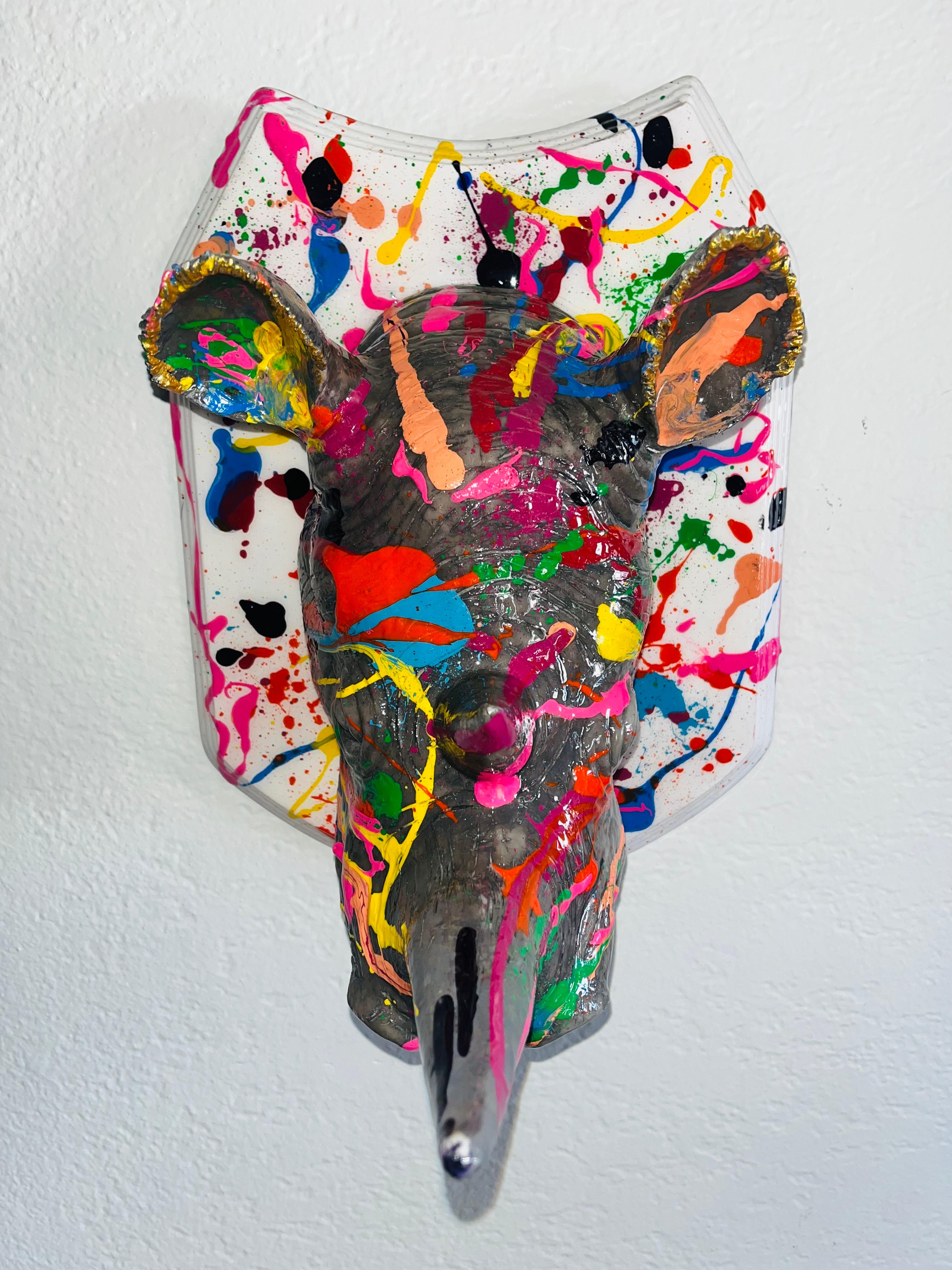 Mauro Oliveira Figurative Sculpture - Pop Focus Rhino 