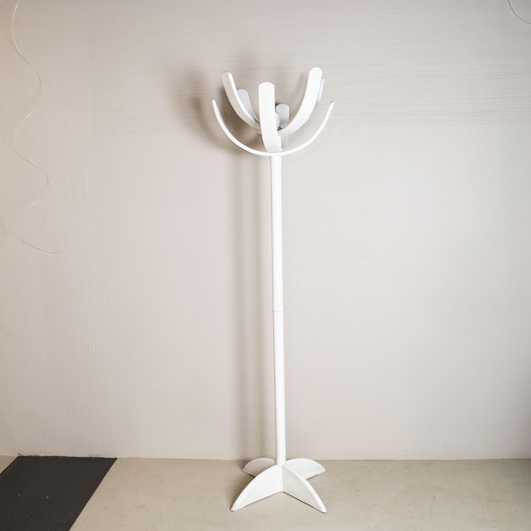 Coat stand white lacquered wood structure Pallavisini coat stand “Cactus”, design Mauro Pasquinelli early 70’s.
Born Aug. 27, 1931, in Scandicci, Florence, Italy, Mauro Pasquinelli attended the workshop of his father - a skilled furniture craftsman