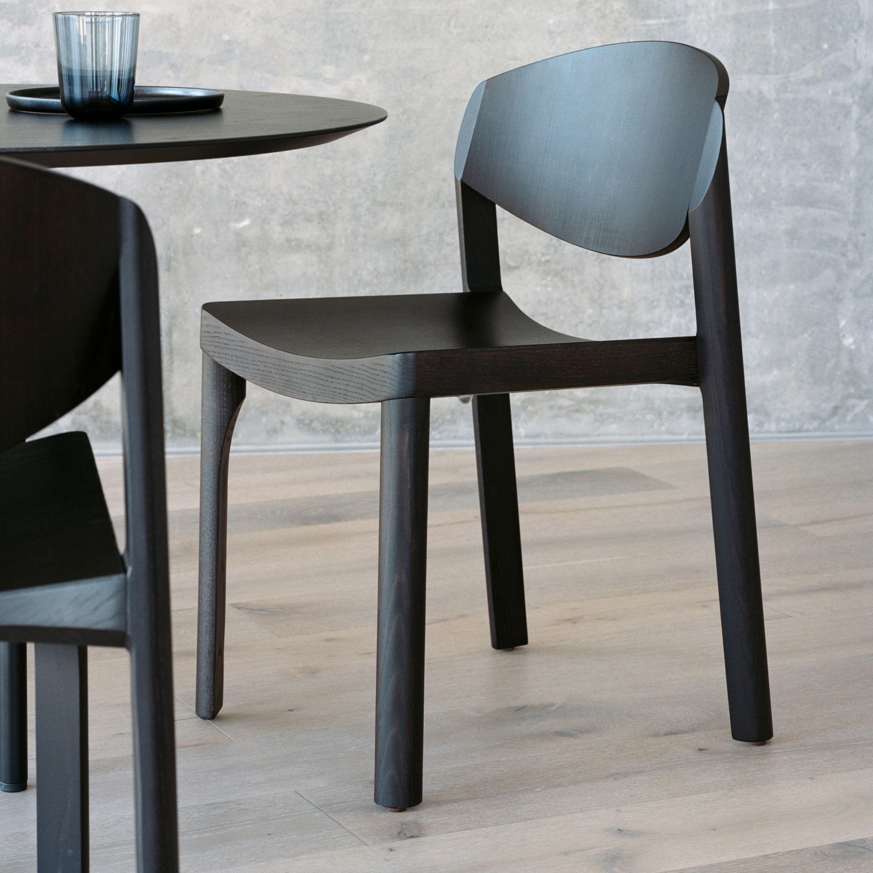 Mauro Pasquinelli 'Mauro' Wood Dining Chair in Nussbaum für Established & Sons (21. Jahrhundert und zeitgenössisch) im Angebot
