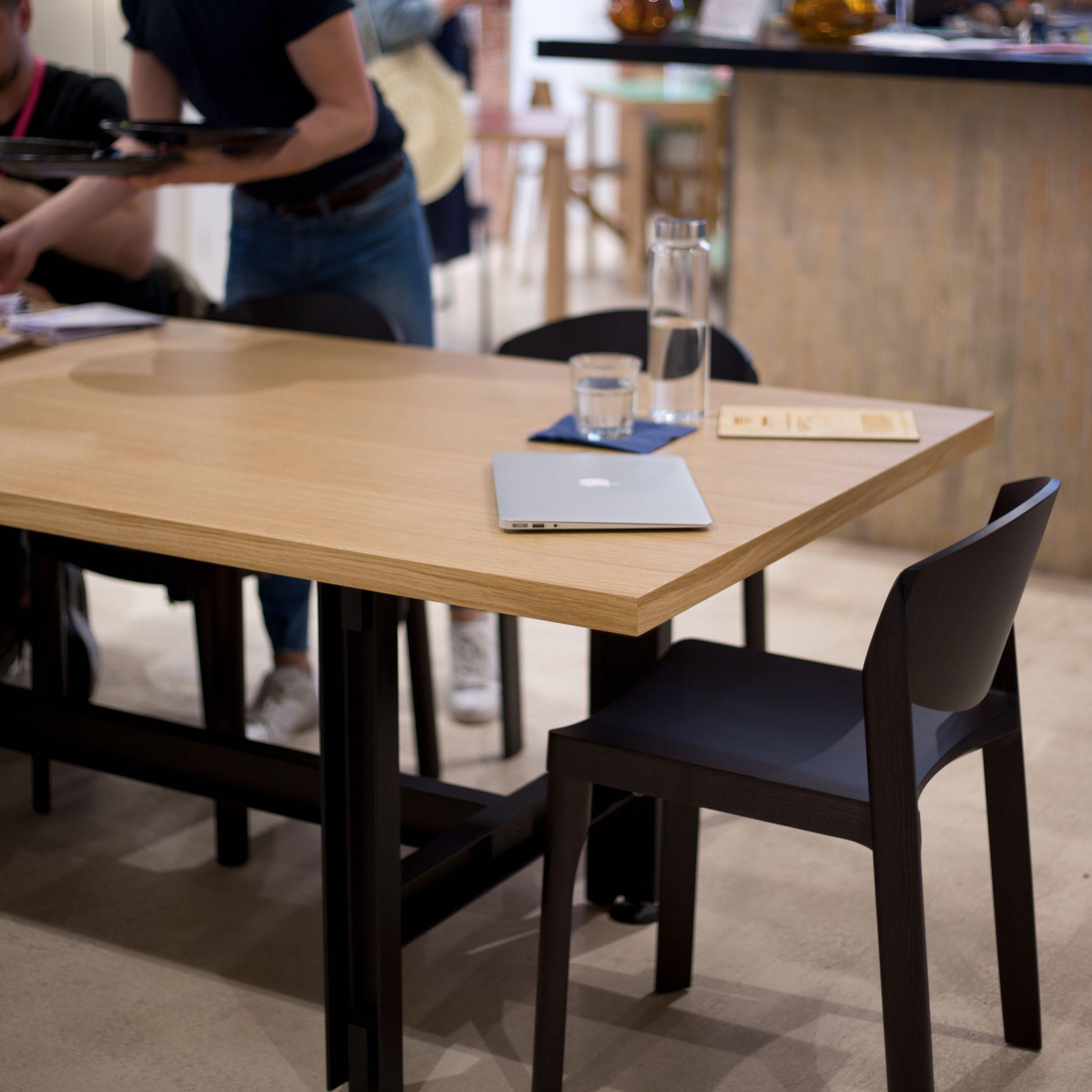 Mauro Pasquinelli 'Mauro' Wood Dining Chair in Nussbaum für Established & Sons im Angebot 1