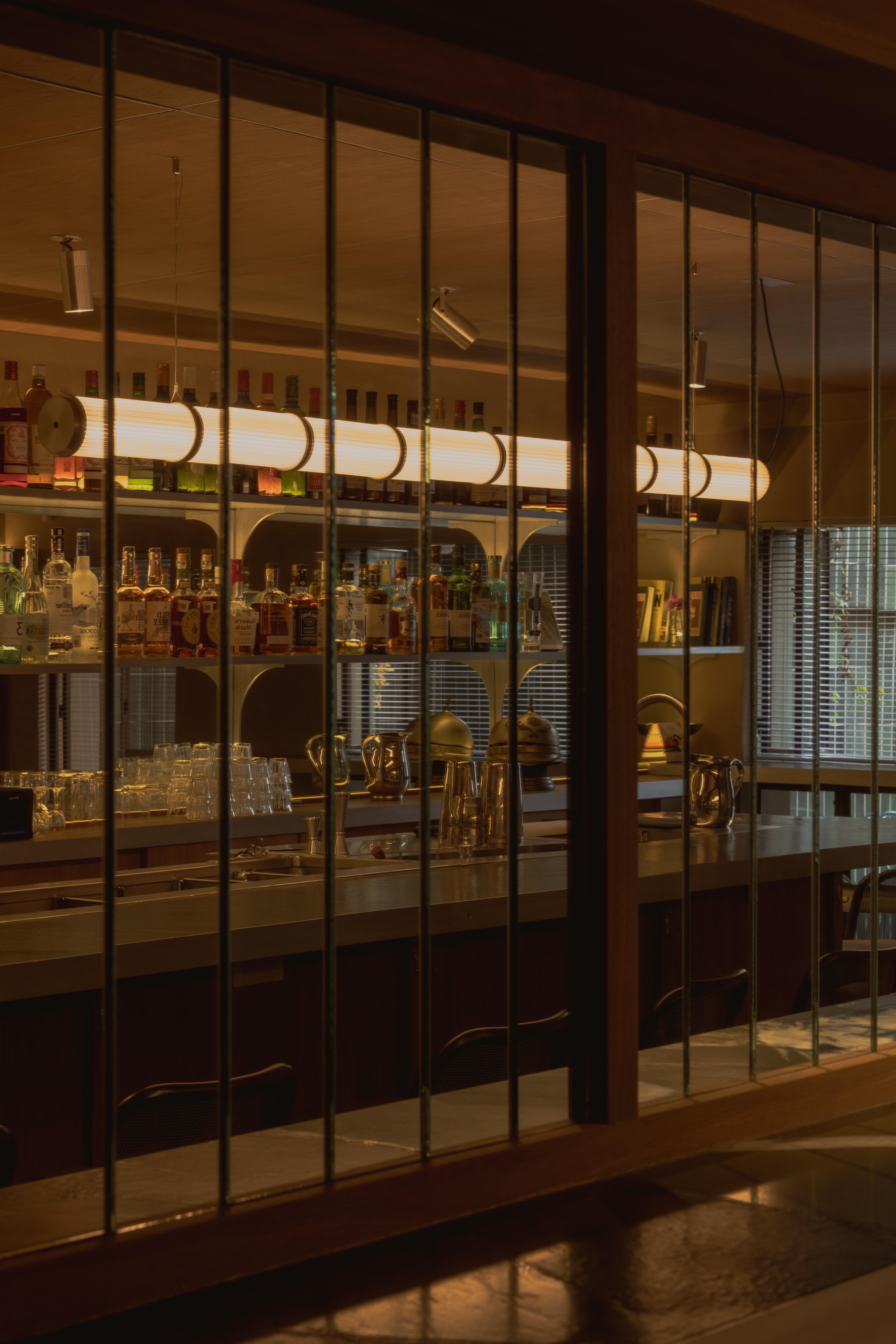 Mauro Luminaire a sospensione in alluminio spazzolato con 6 paralumi a coste di Nuumbra In condizioni Nuovo in vendita a Geneve, CH