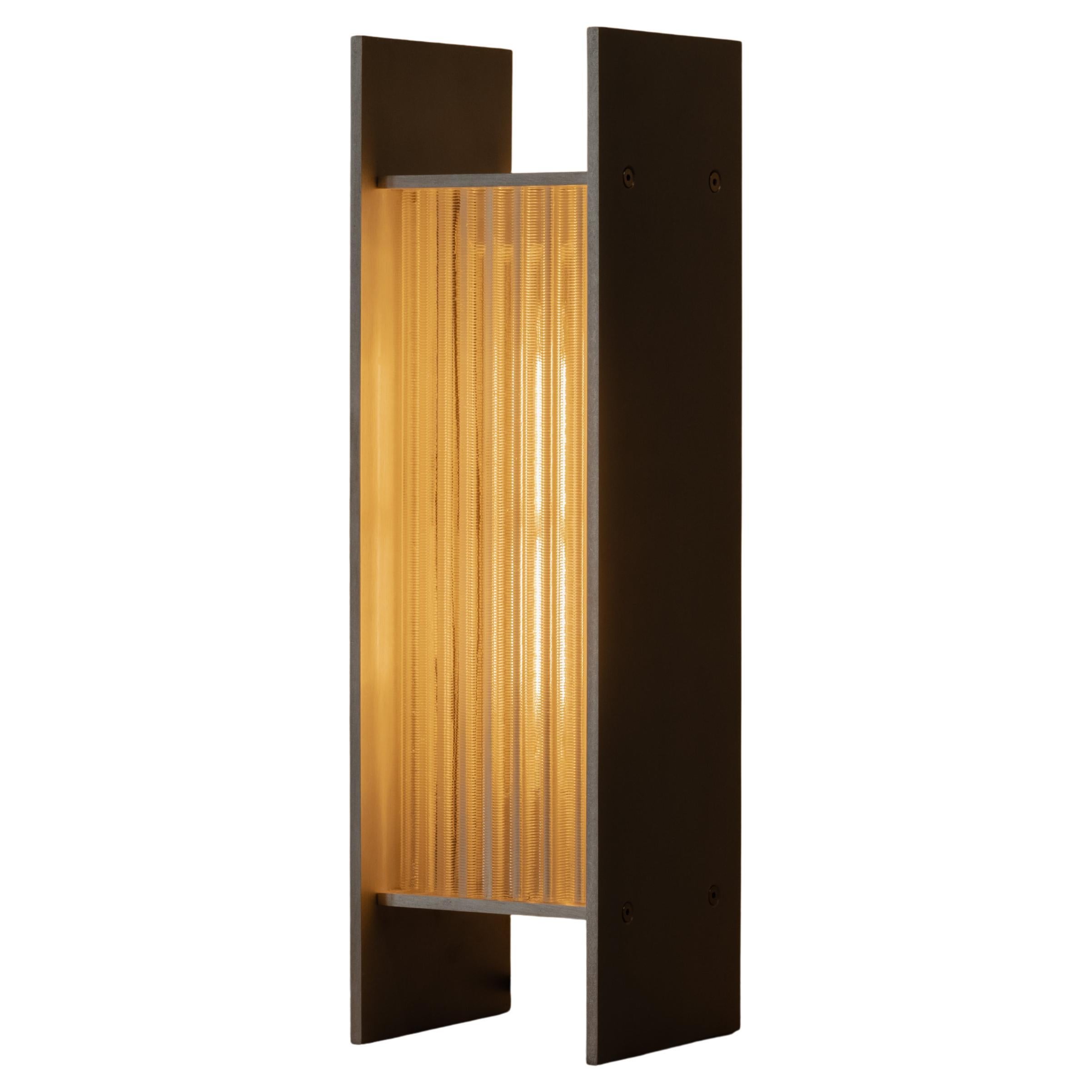 Lámpara de mesa Mauro de aluminio cepillado con pantalla acanalada by Nuumbra