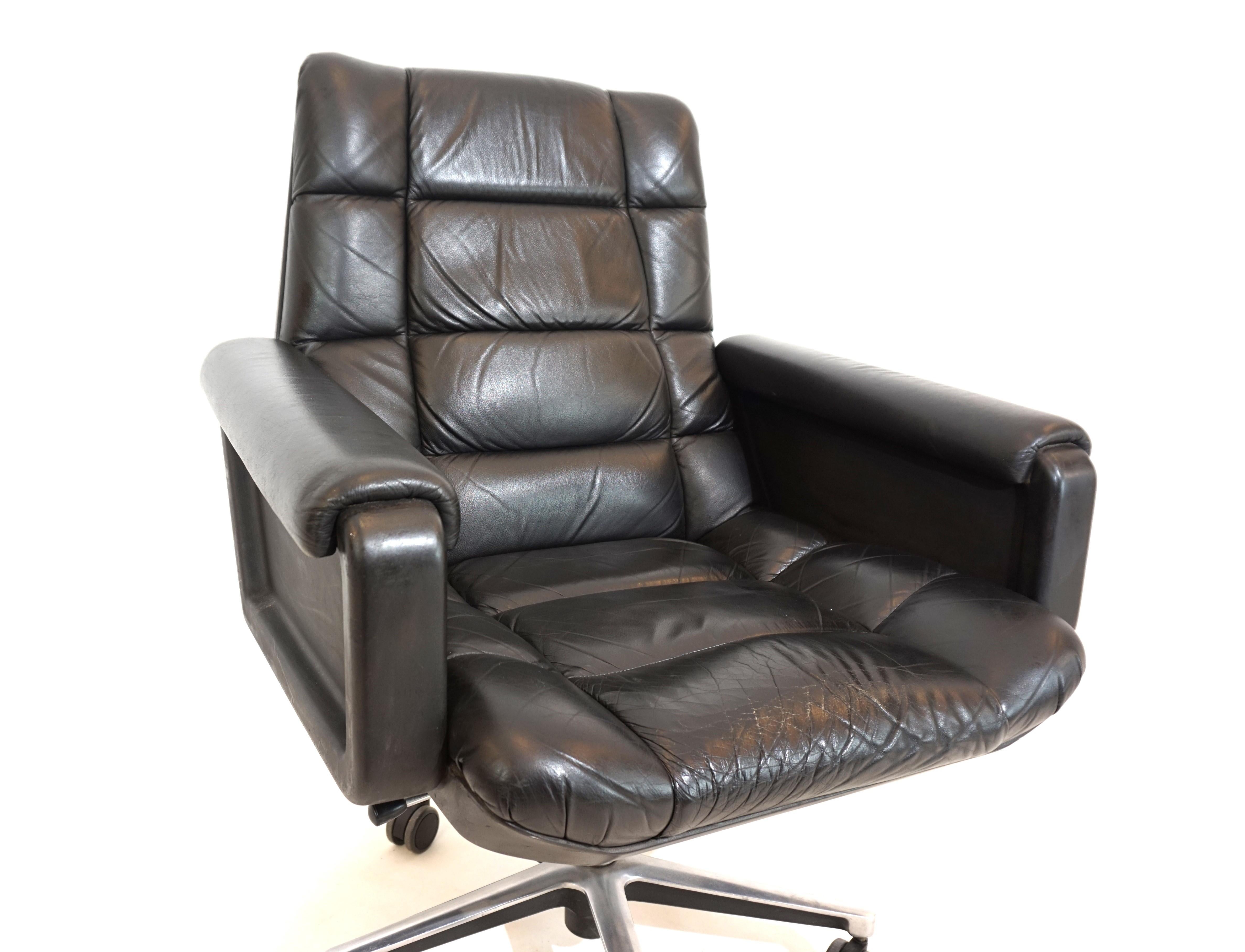 Space Age Mauser Seat 150 leather office chair by Herbert Hirche For Sale