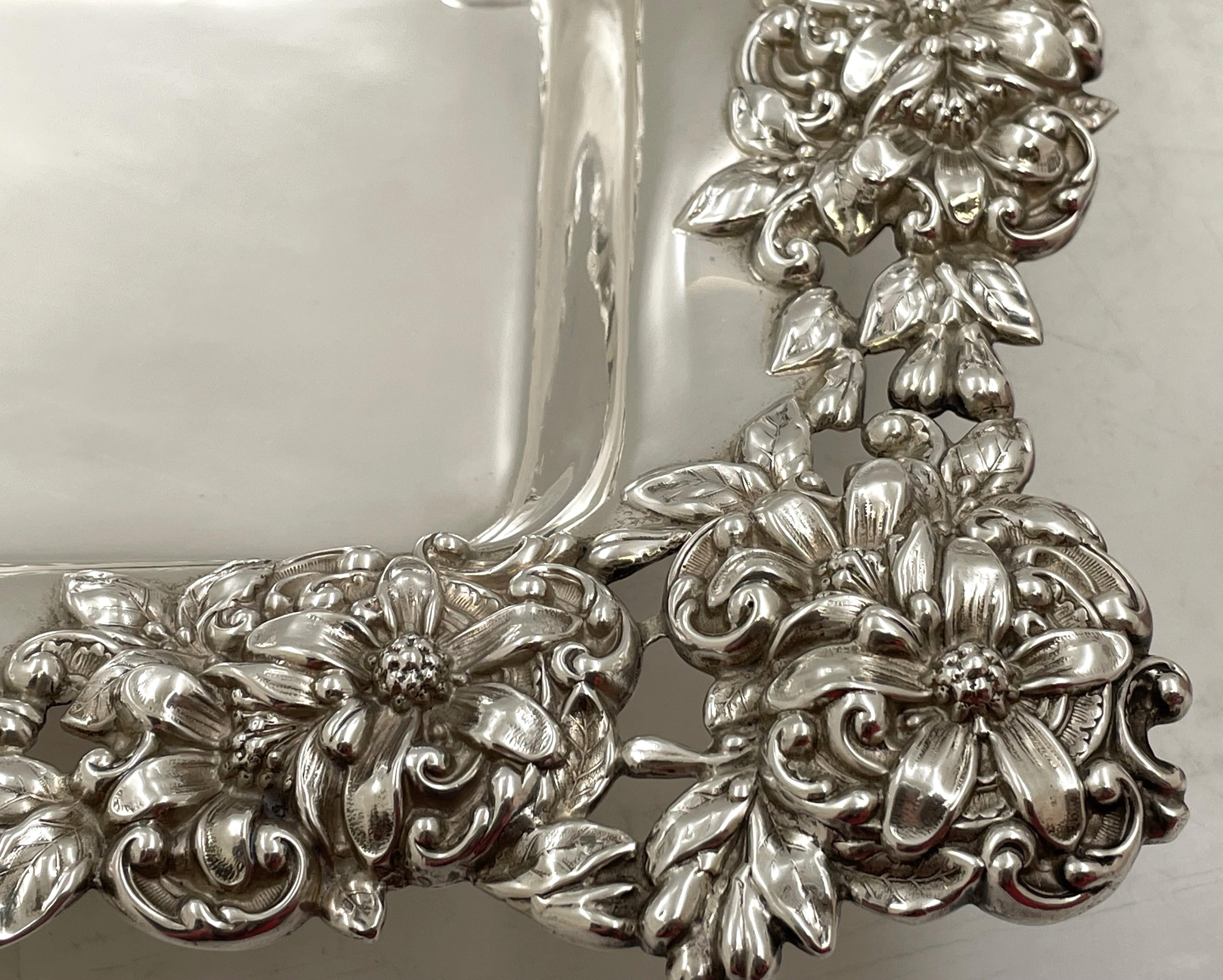 Piatto con piedini floreali in stile Art Nouveau di Mauser in argento sterling della fine del XIX secolo. in vendita 1
