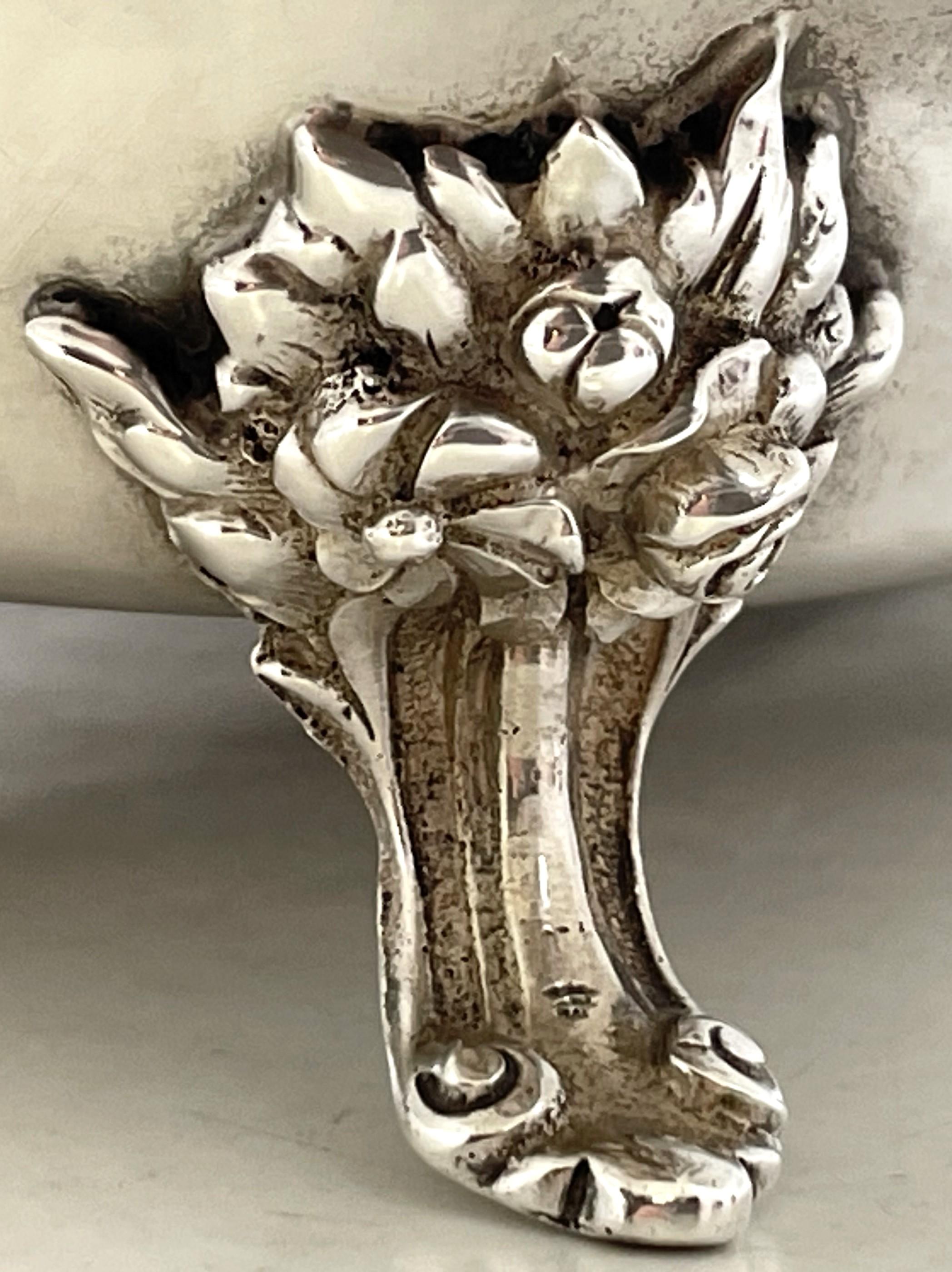 Piatto con piedini floreali in stile Art Nouveau di Mauser in argento sterling della fine del XIX secolo. in vendita 2