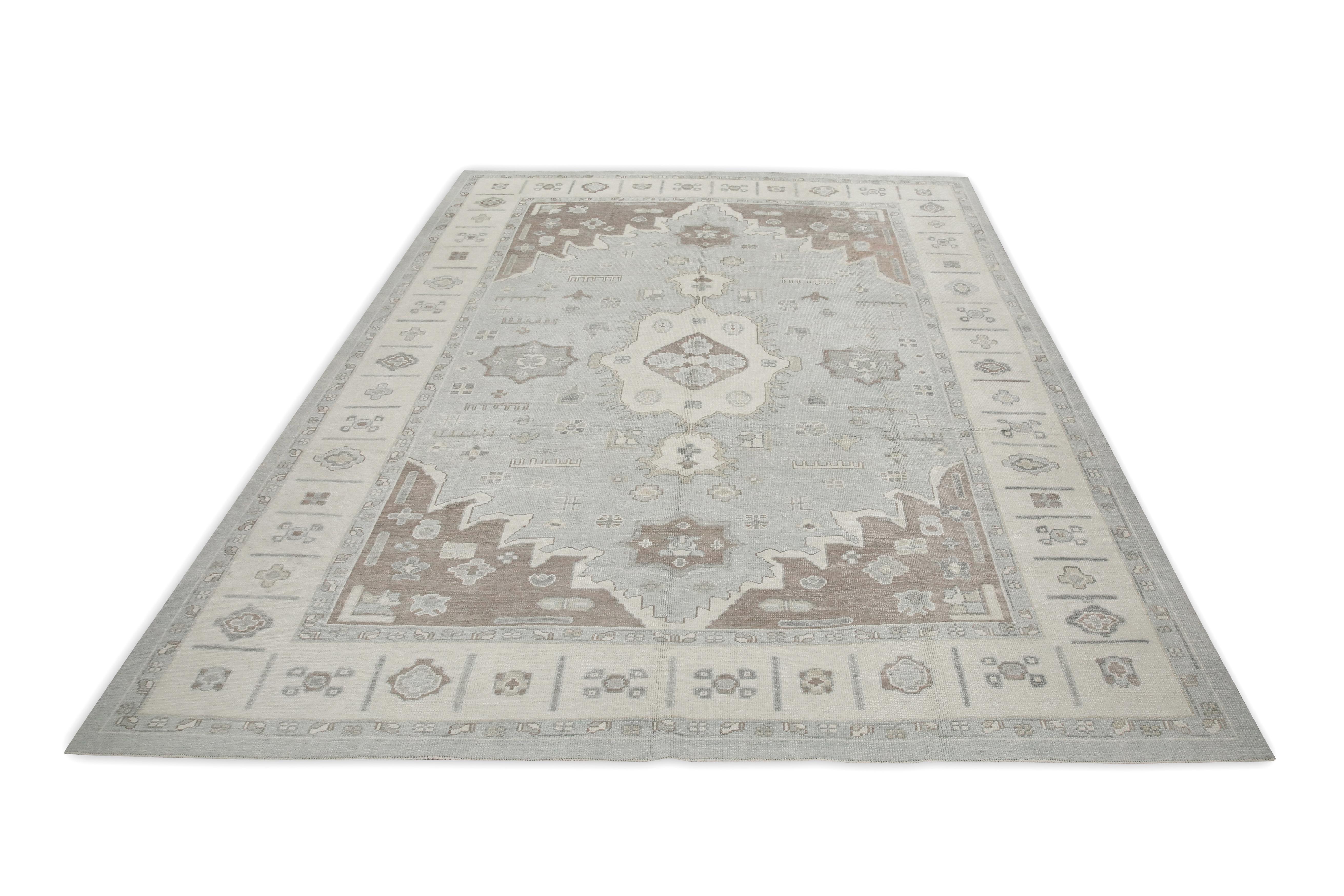 XXI secolo e contemporaneo Tappeto Oushak turco in lana intrecciata a mano dal design geometrico blu e malva 9'11