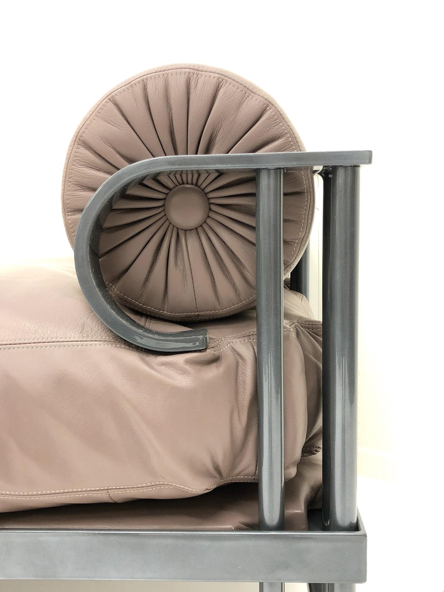 Mauve Leather and Charcoal Gray Daybed by Mirak for Steve Chase In Good Condition For Sale In Palm Springs, CA