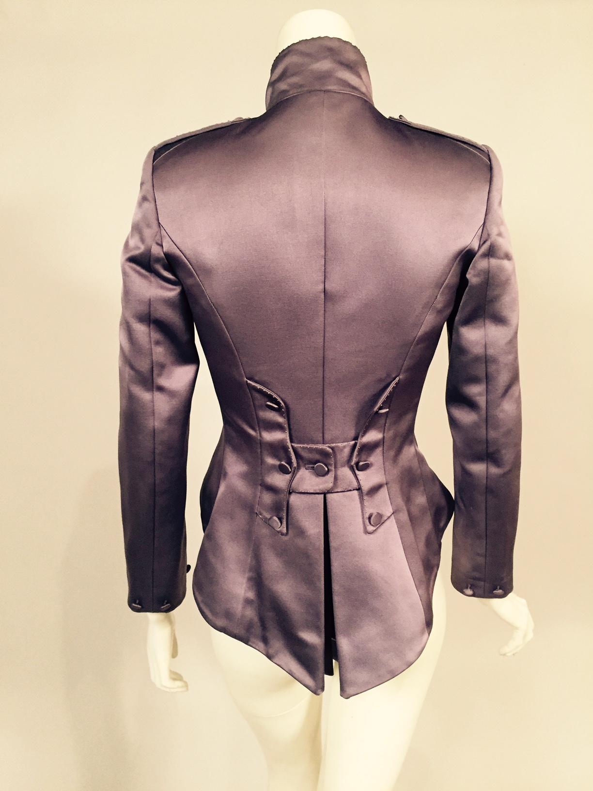 Jacke im viktorianischen Stil aus lilafarbenem Seidensatin:: entworfen von Maggie Norris Couture (Braun)