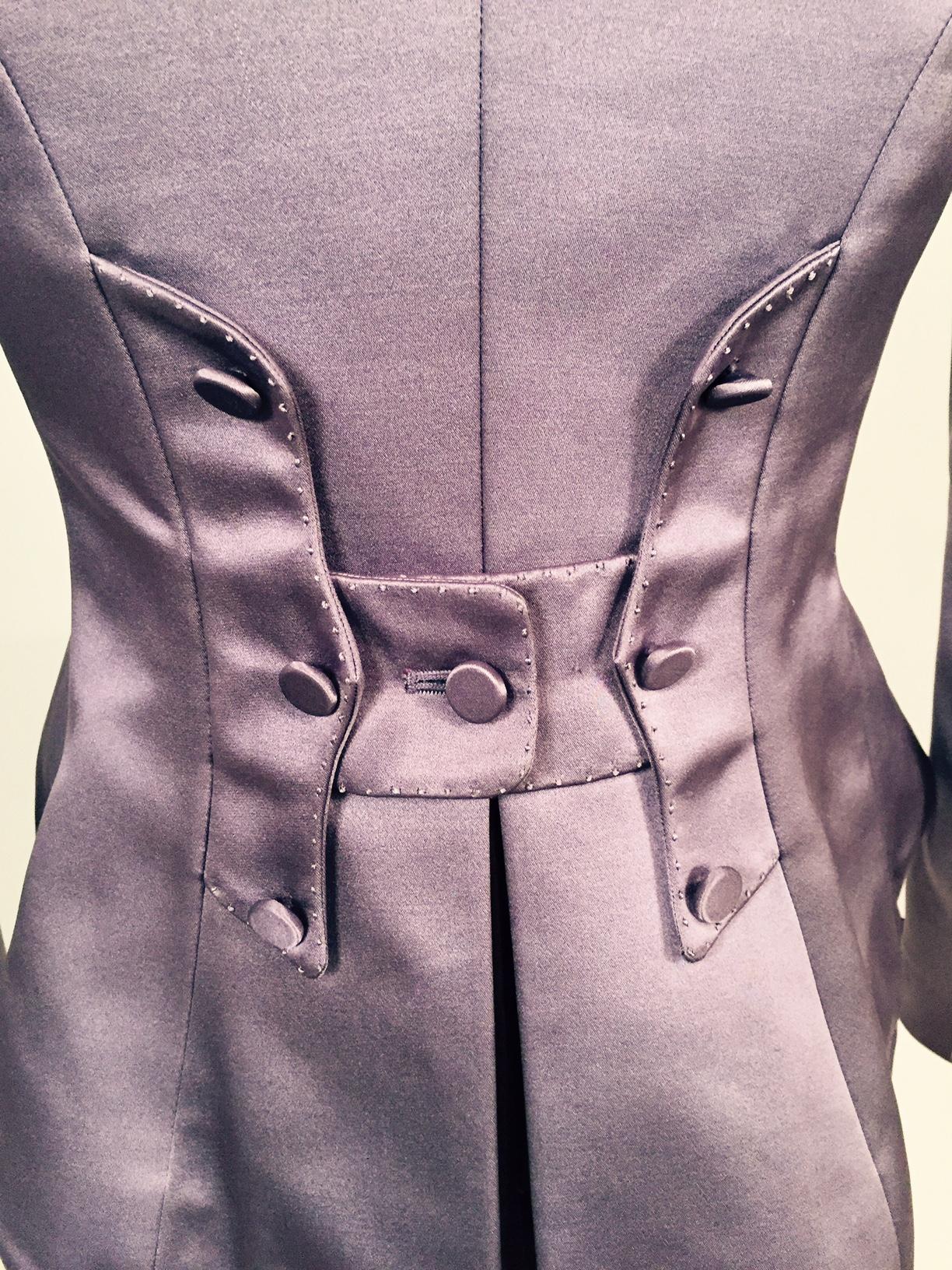 Jacke im viktorianischen Stil aus lilafarbenem Seidensatin:: entworfen von Maggie Norris Couture Damen