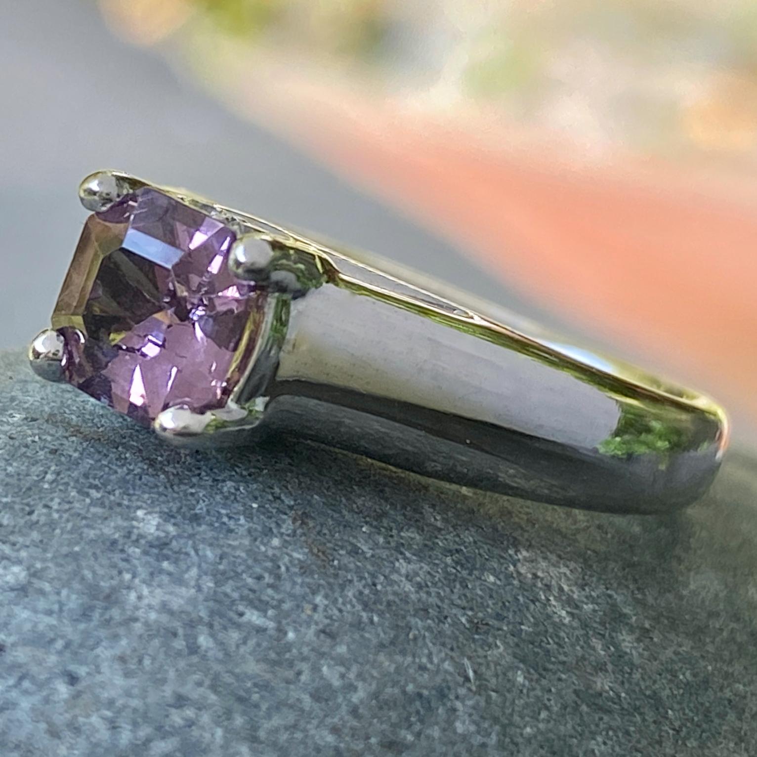 Mauve Spinel Set in Circa 2000 White Gold Solitaire with Diamond Accents In Excellent Condition In Sherman Oaks, CA
